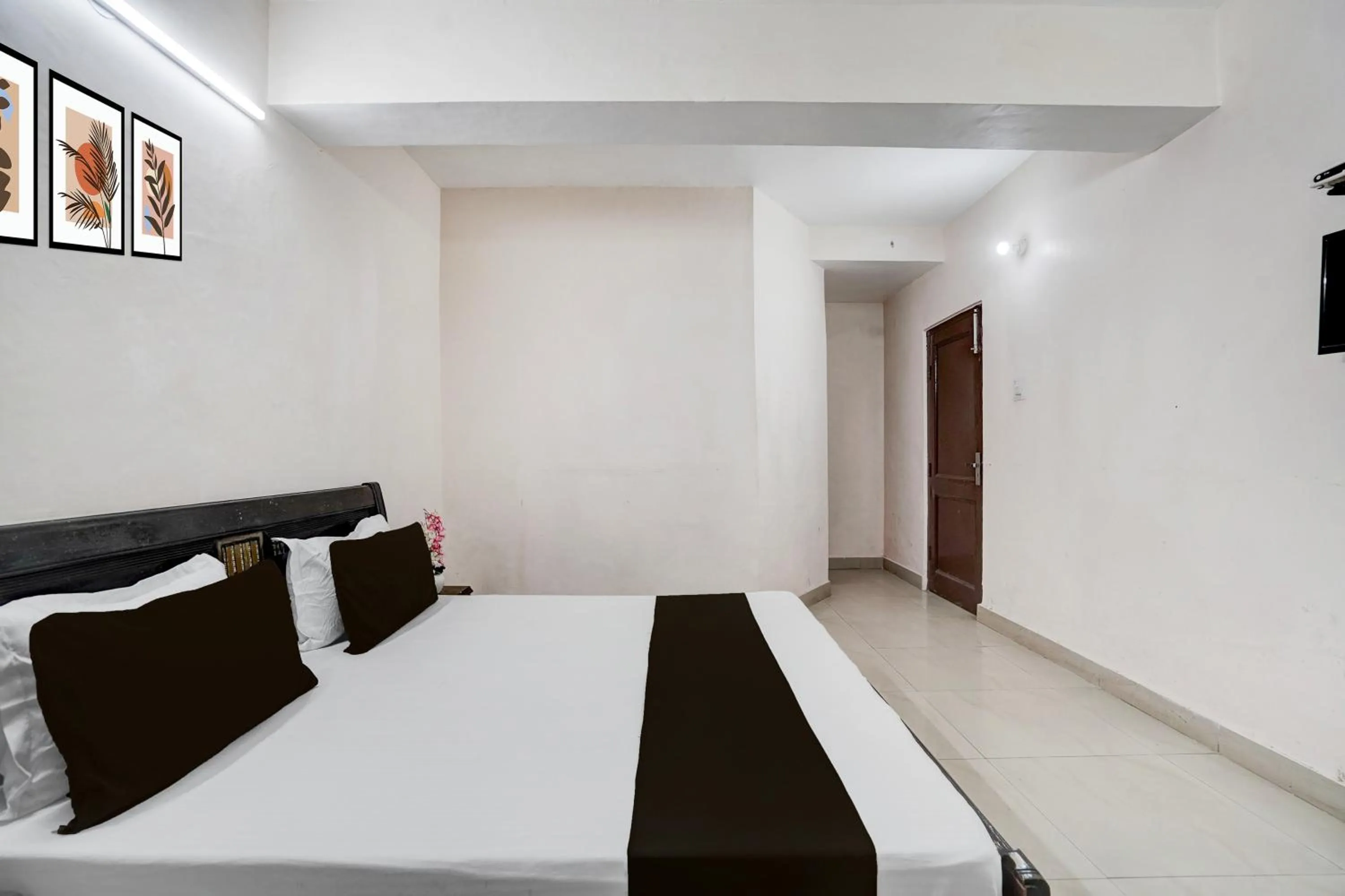 Bedroom, Bed in Hotel O Basera