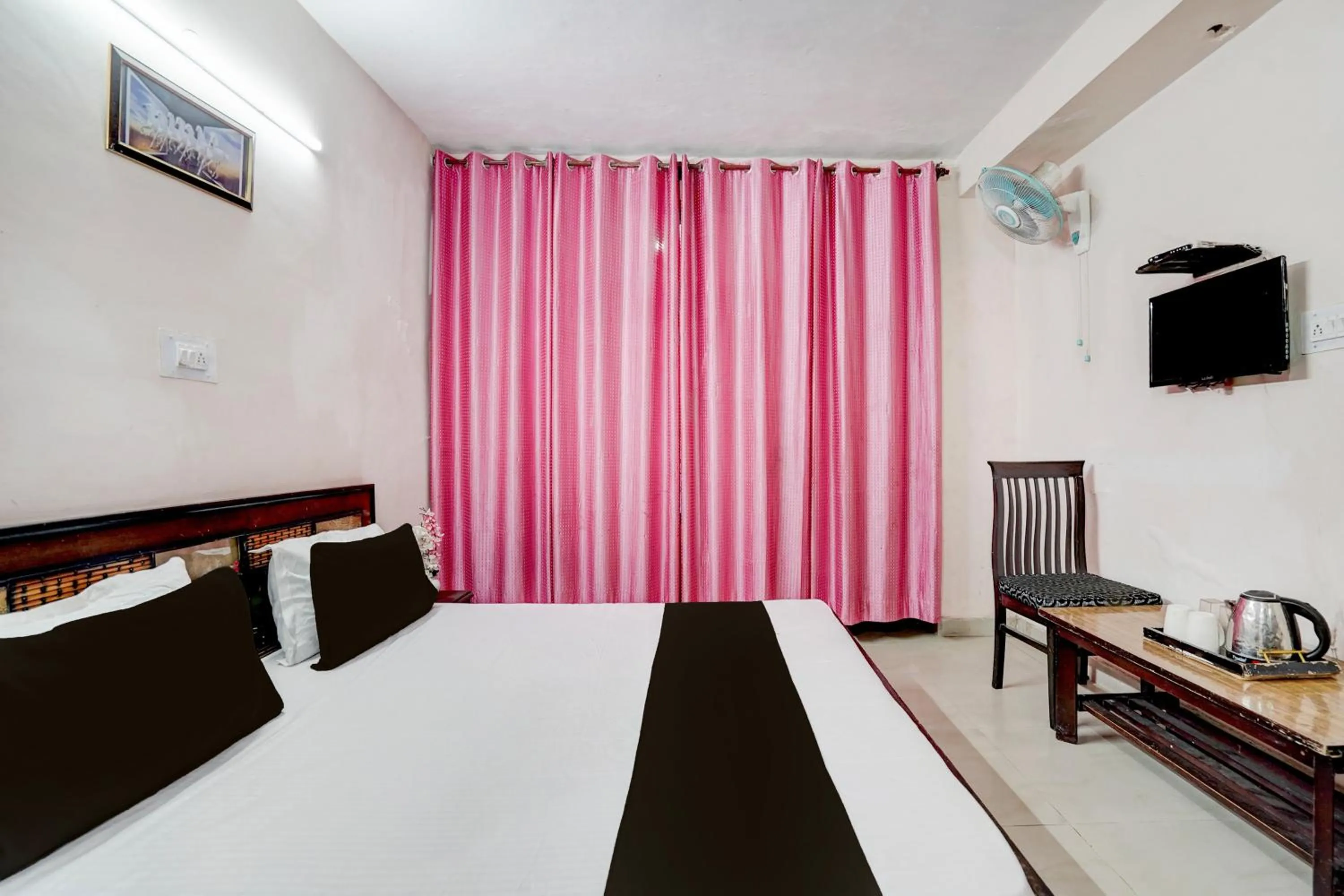 Bedroom, Bed in Hotel O Basera