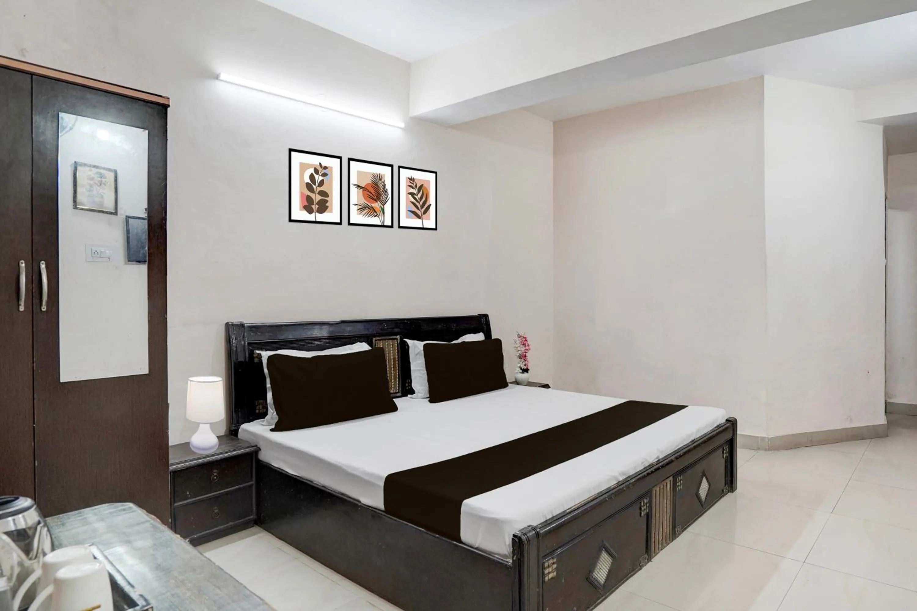 Bedroom, Bed in Hotel O Basera