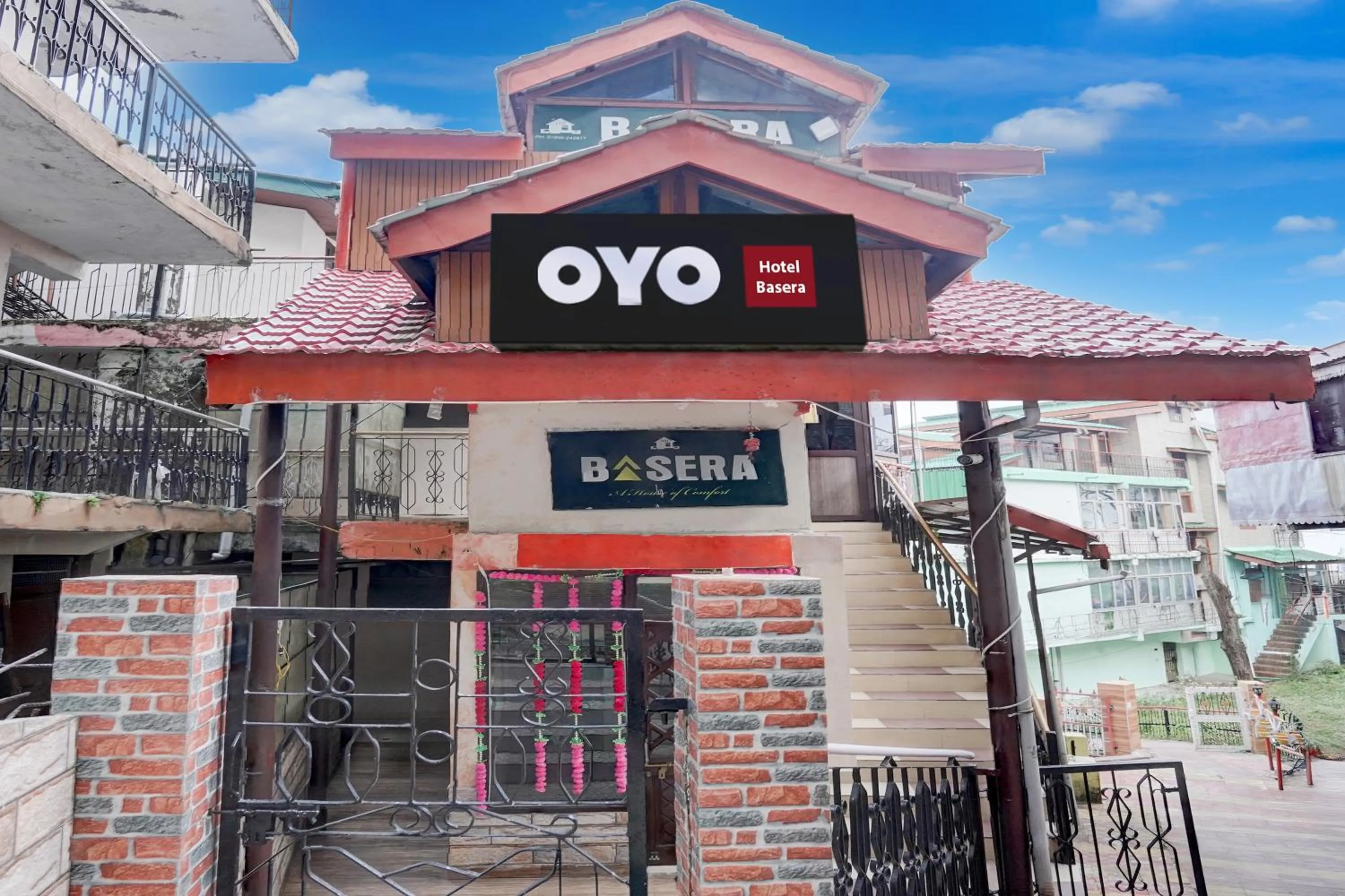 Facade/entrance in Hotel O Basera