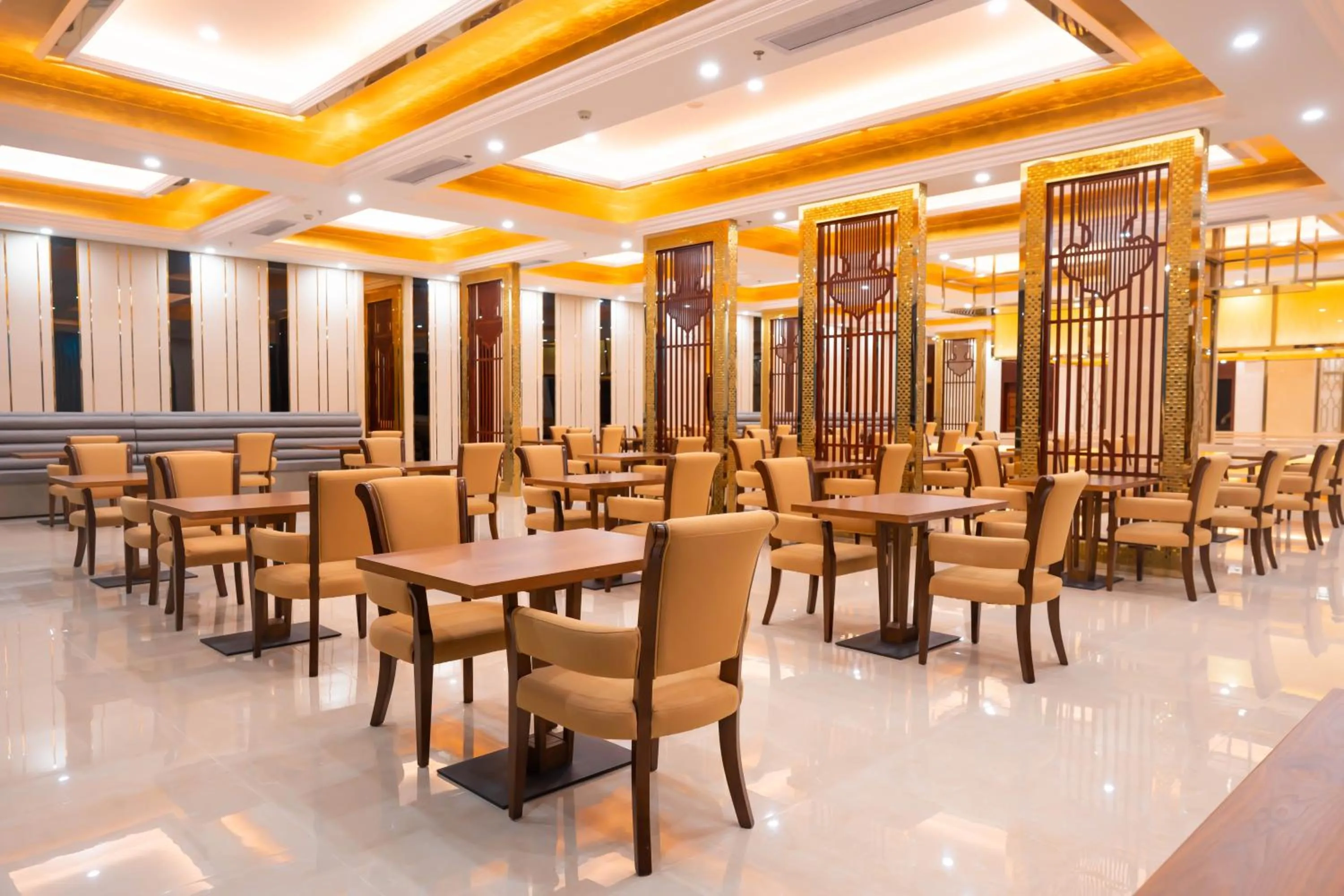 Restaurant/places to eat in ST Vegas Hotel