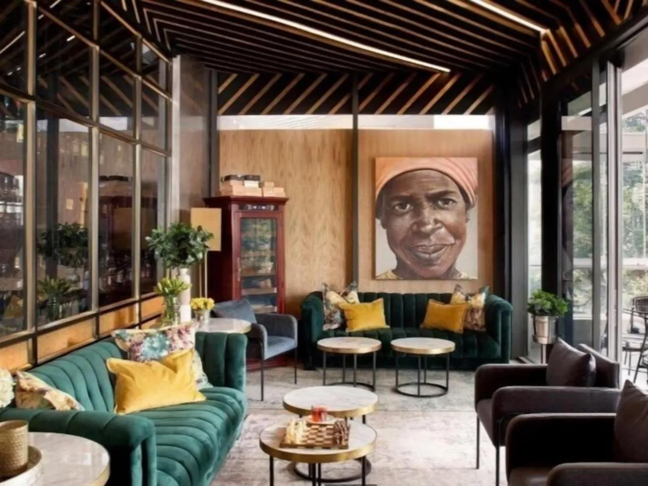 Communal lounge/ TV room in Masingita Towers Hotel and SPA