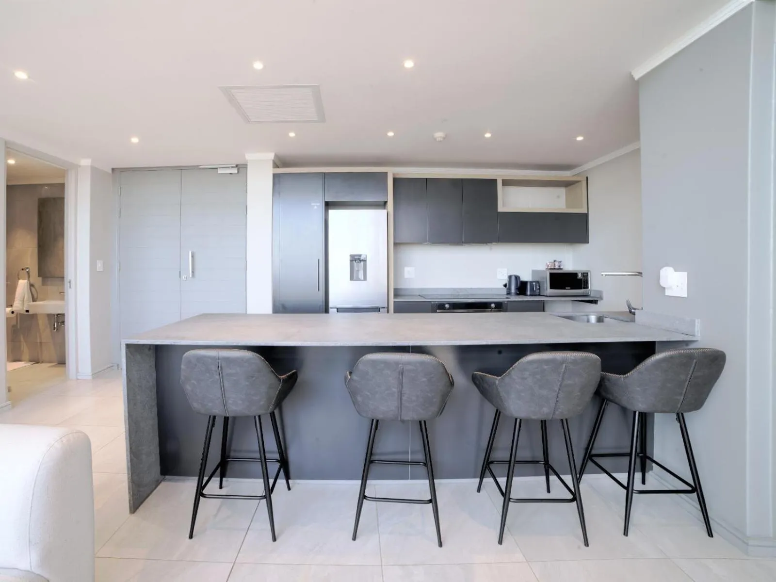 Kitchen or kitchenette in Masingita Towers Hotel and SPA