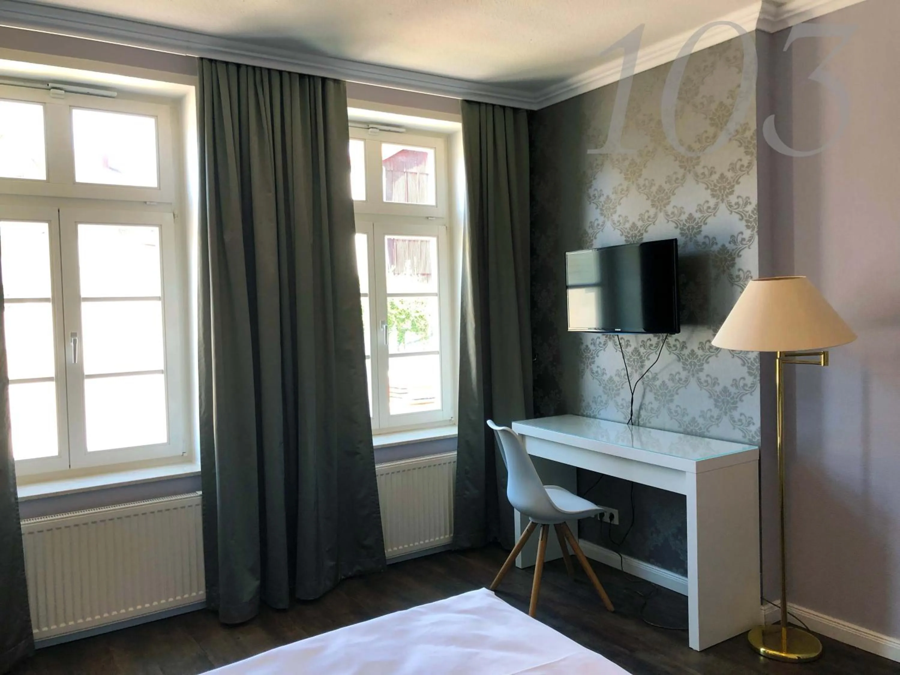 Photo of the whole room, Bed in Rein Klassik Hotel