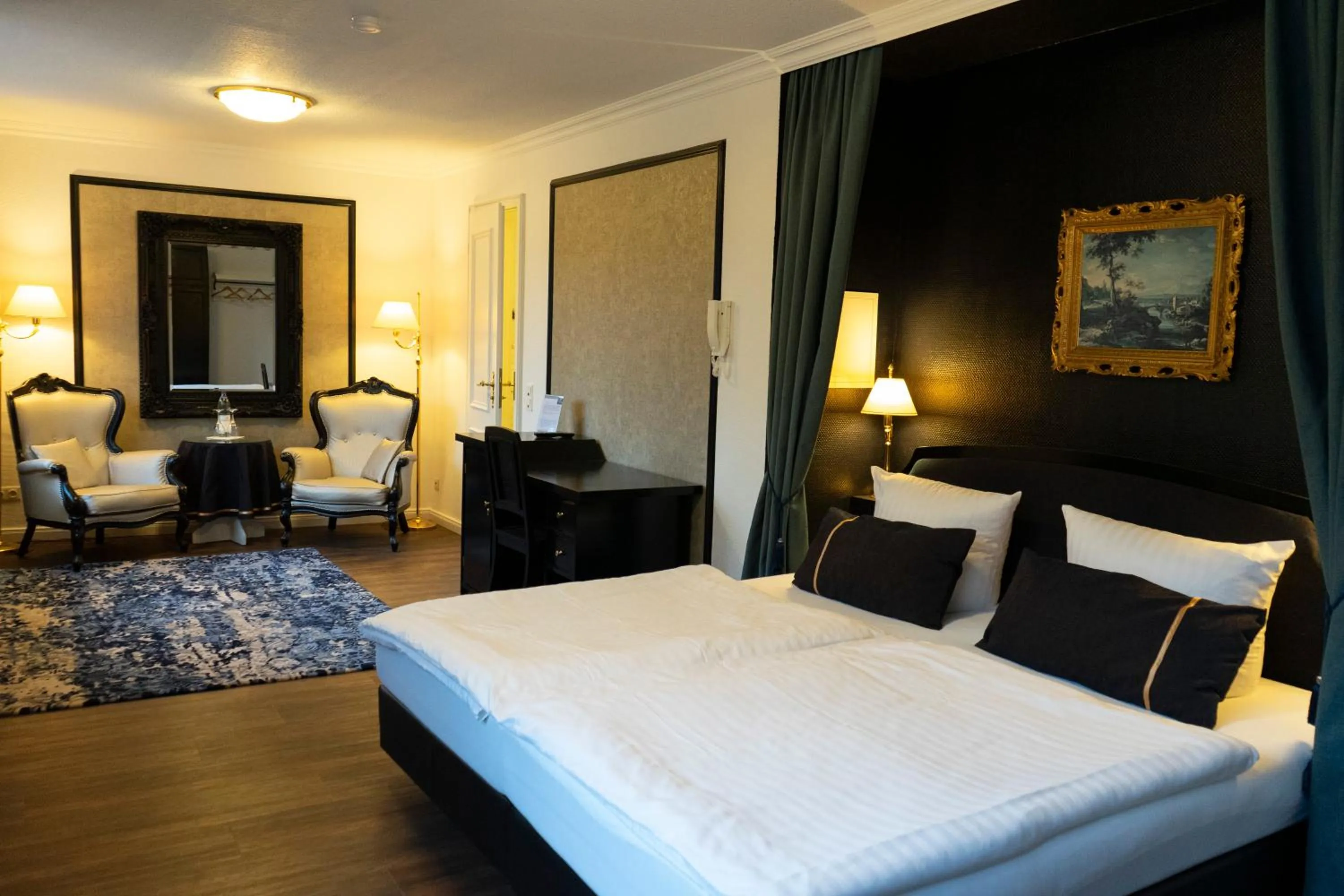 Property building, Bed in Rein Klassik Hotel