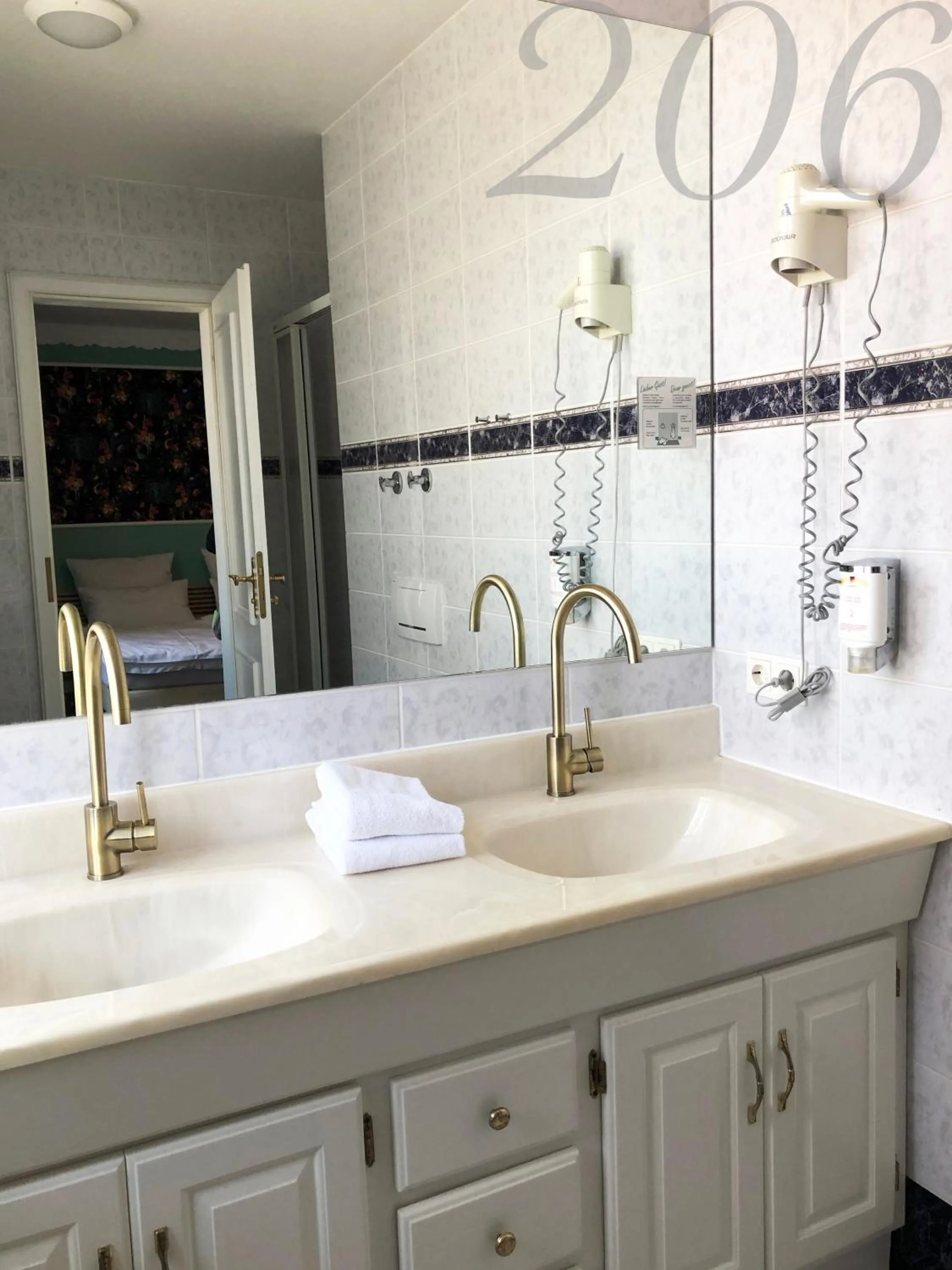 Bathroom in Rein Klassik Hotel