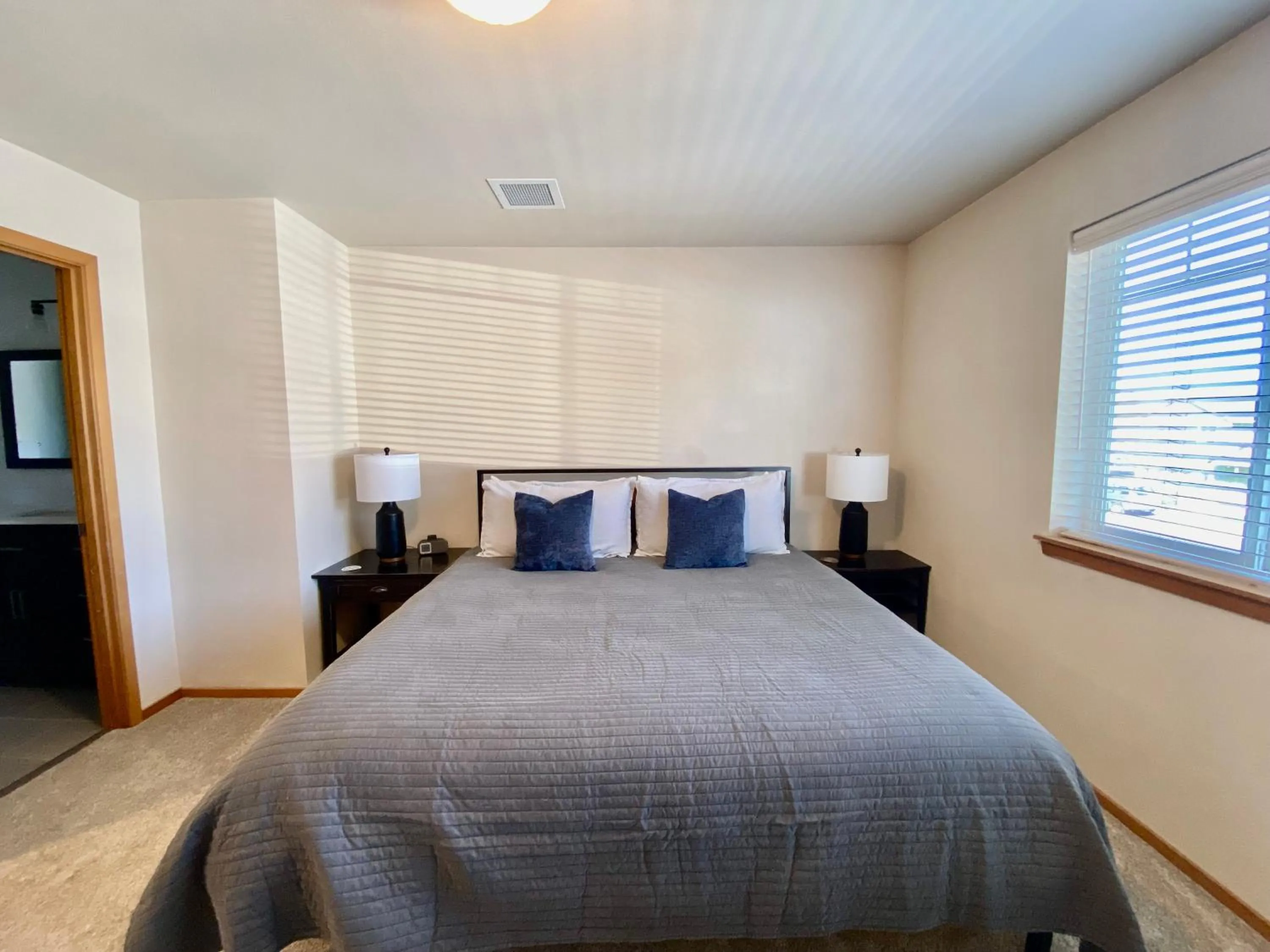 Property building, Bed in Three Peaks Retreat