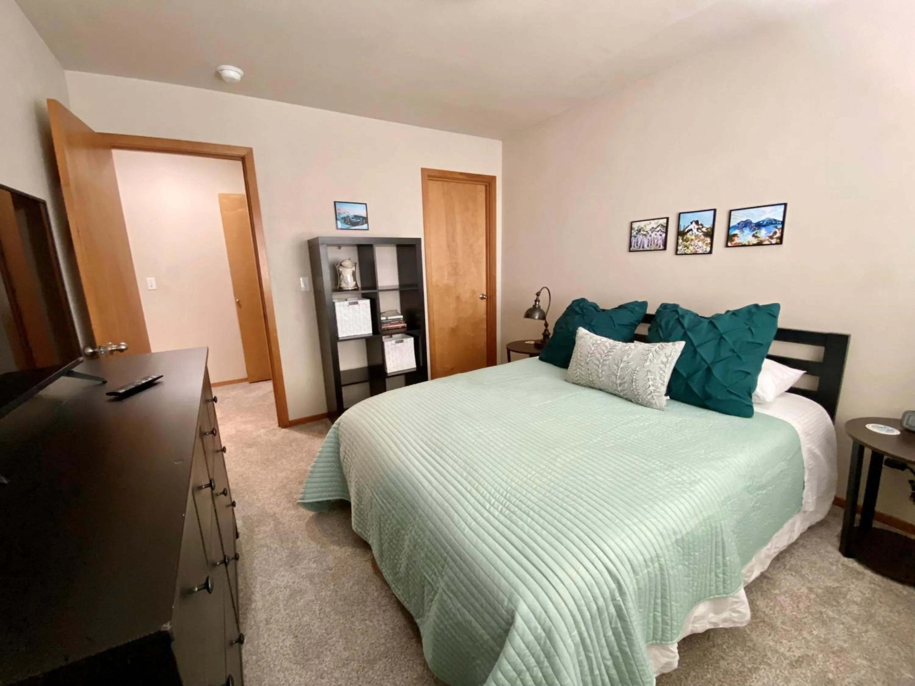 Property building, Bed in Three Peaks Retreat