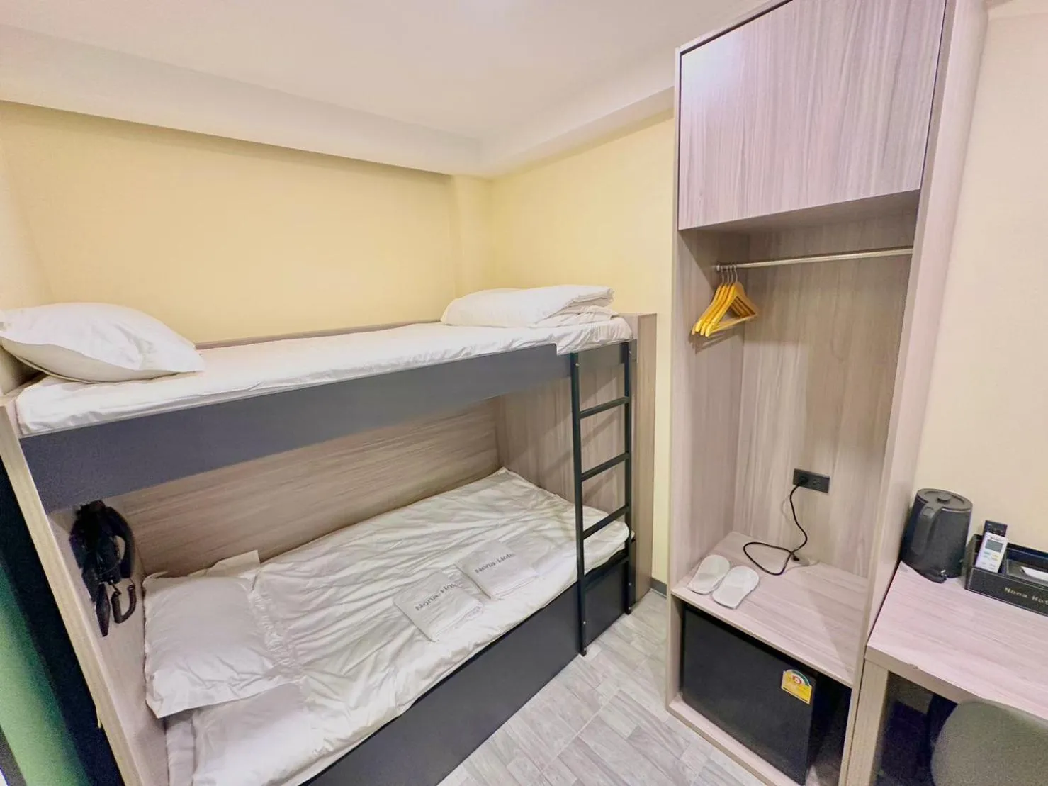 bunk bed, Bed in Nona Hotel, Bangkok