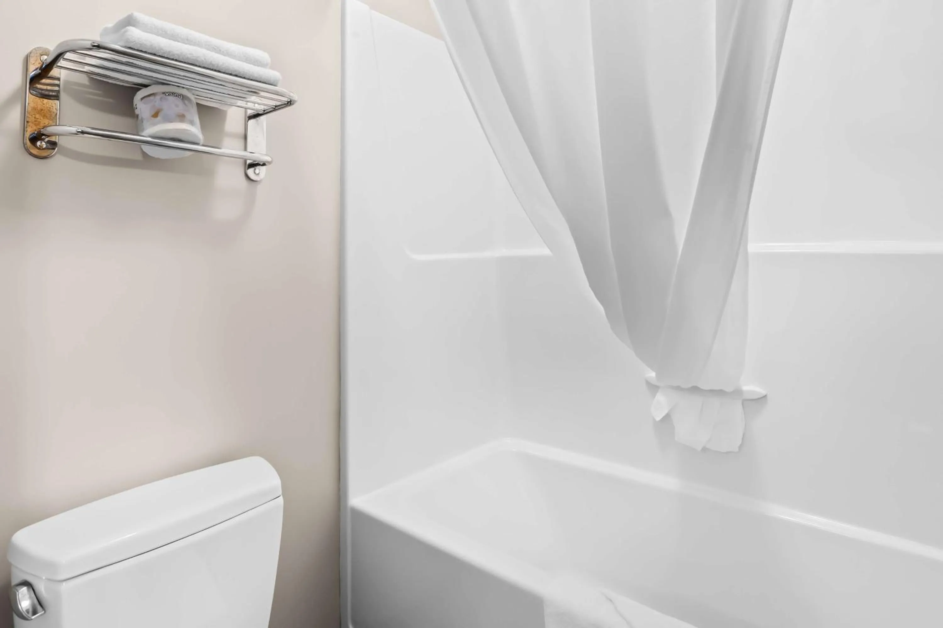 Bathroom in SureStay Hotel by Best Western Bassano