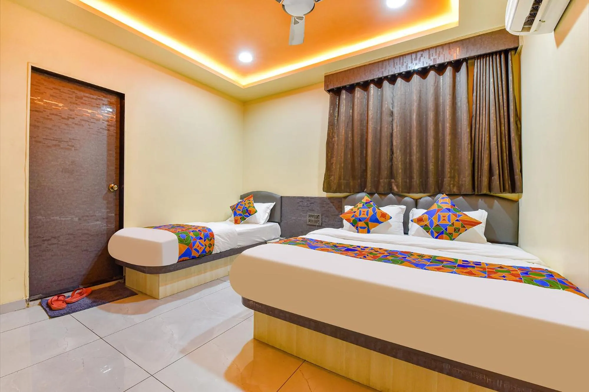 Bed in FabHotel Max Inn - Inside Himalaya Square