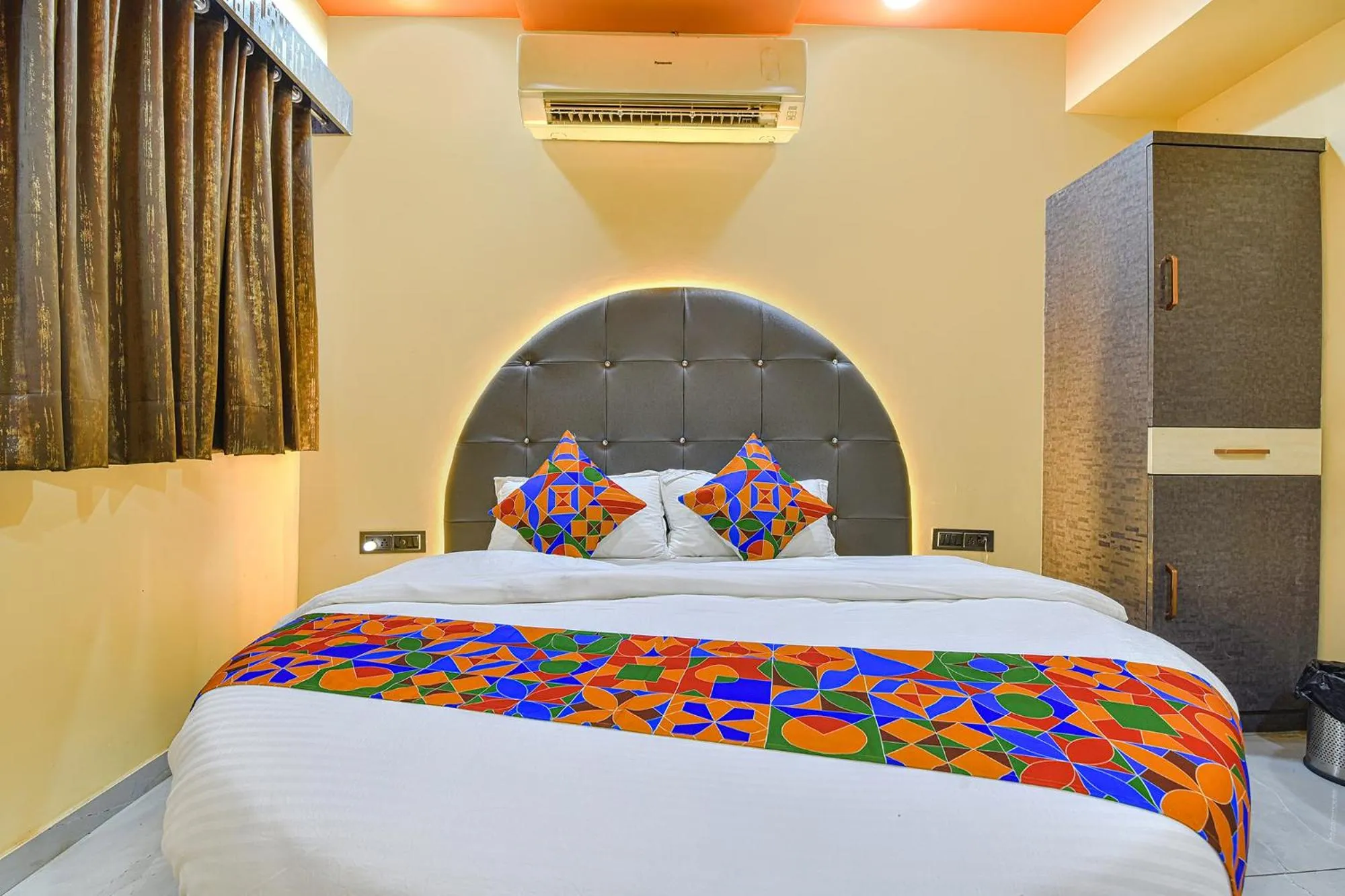 Bed in FabHotel Max Inn - Inside Himalaya Square