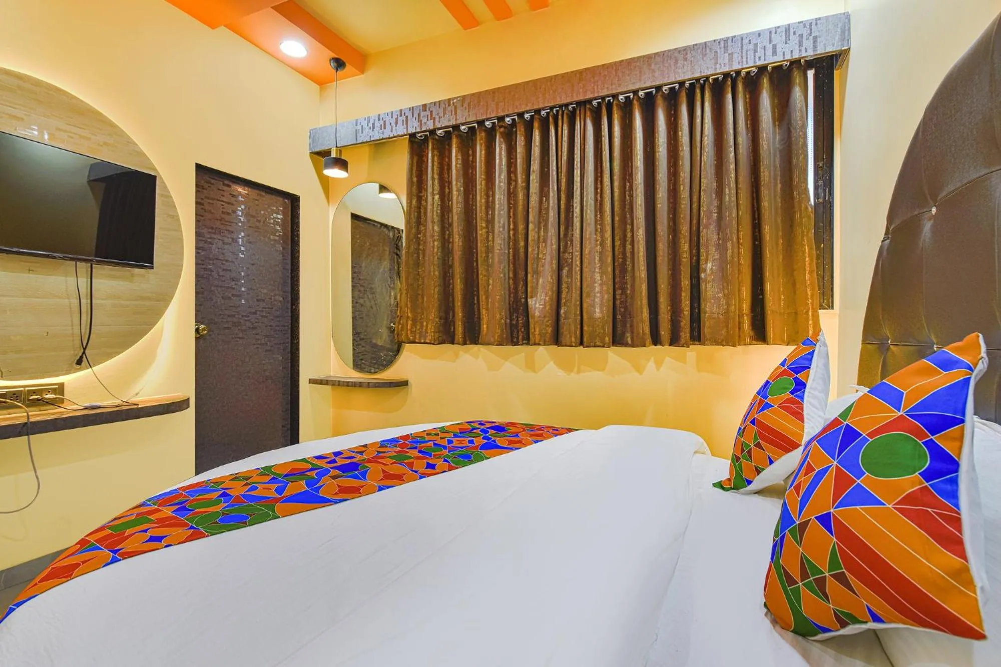 Bed in FabHotel Max Inn - Inside Himalaya Square