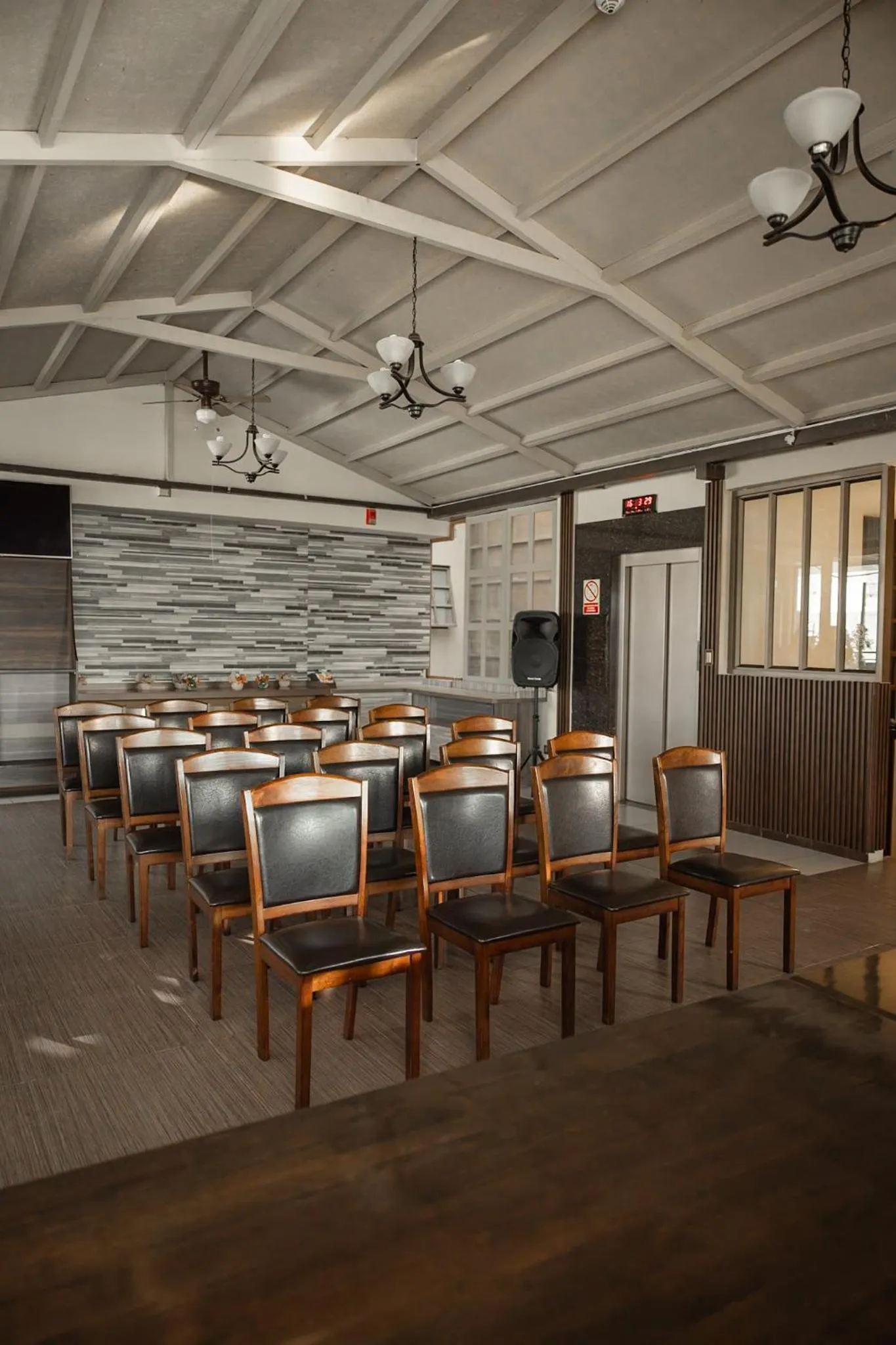 Banquet/Function facilities in Hotel D'Carlo Class