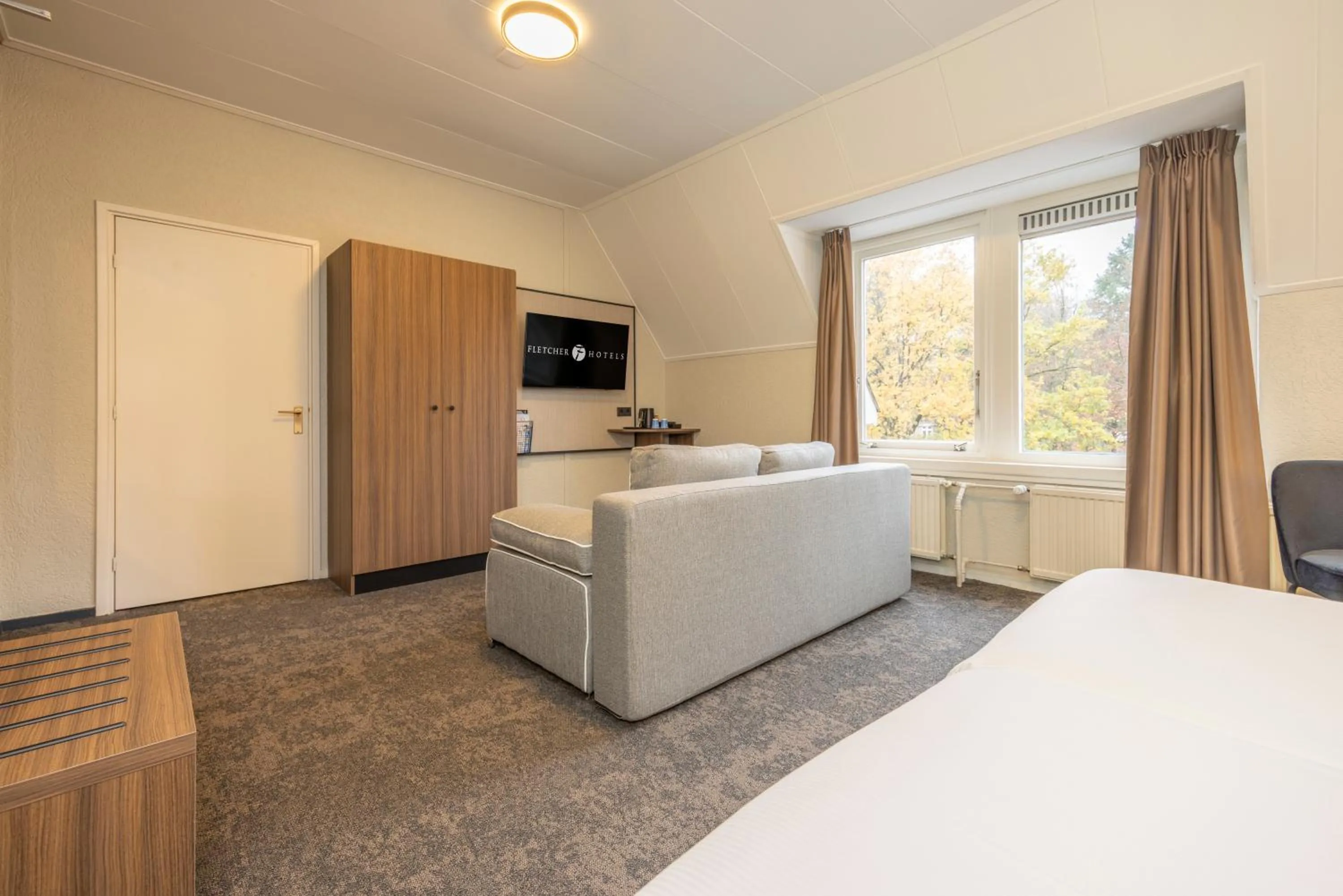 Seating area, Bed in Fletcher Hotel Apeldoorn