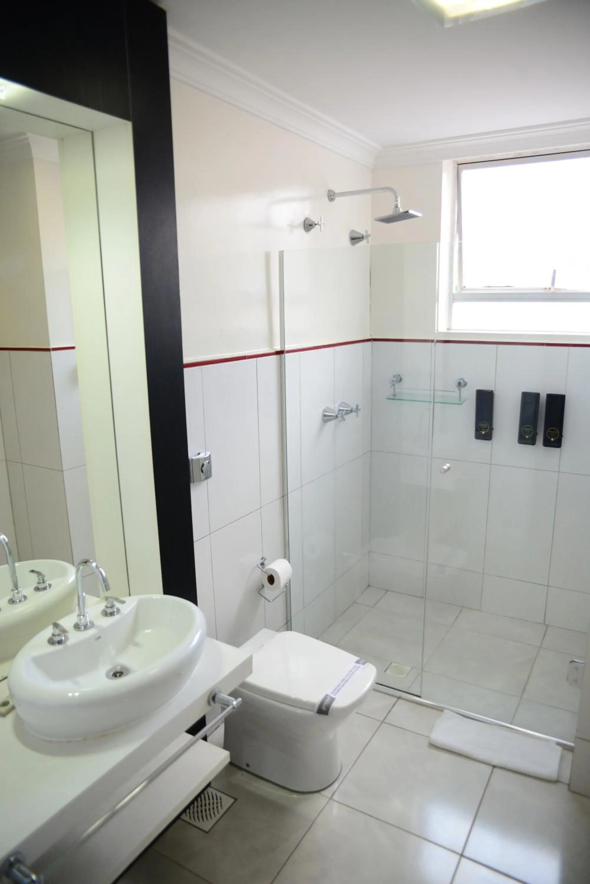 Toilet in Germanias Blumen Hotel