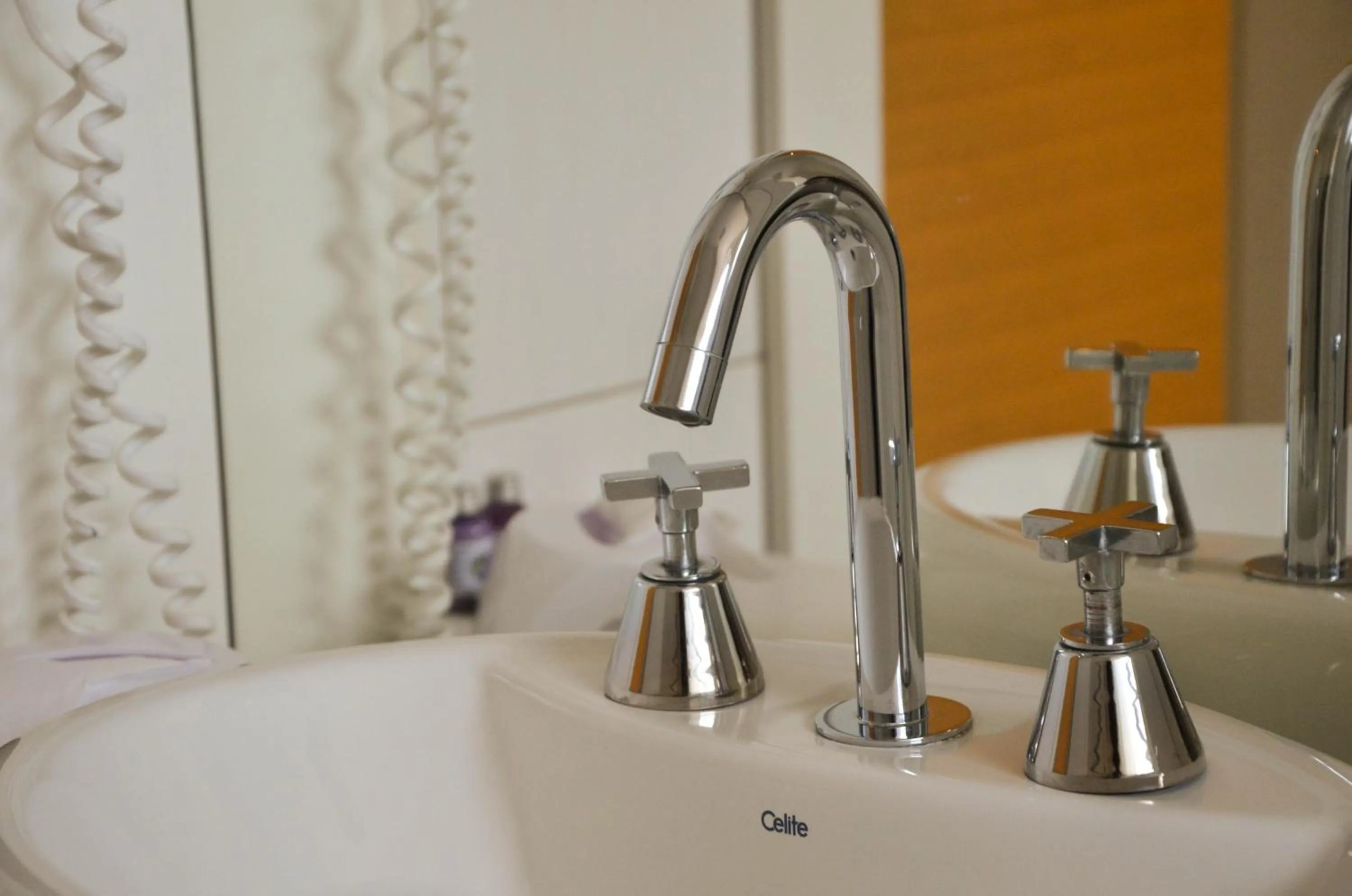Bathroom in Germanias Blumen Hotel