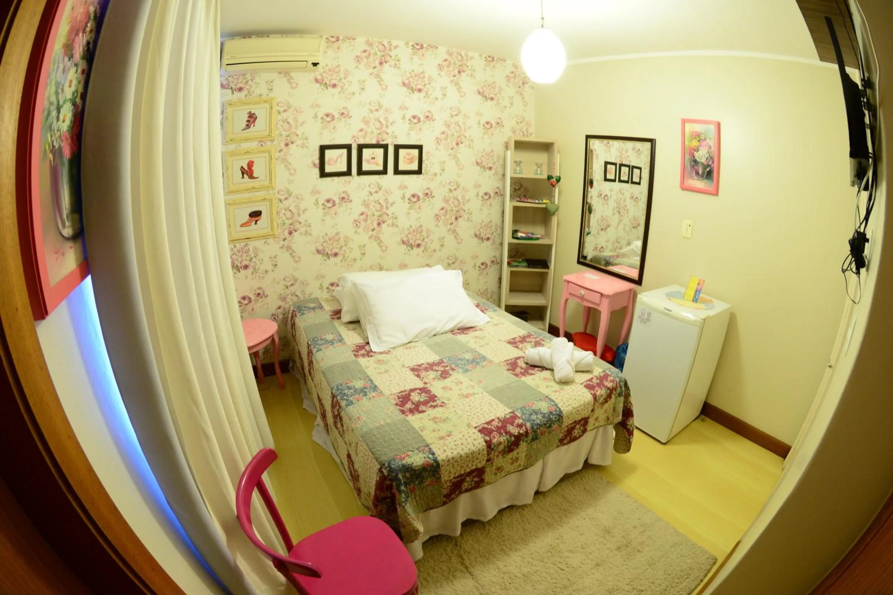 Bedroom, Bed in Germanias Blumen Hotel