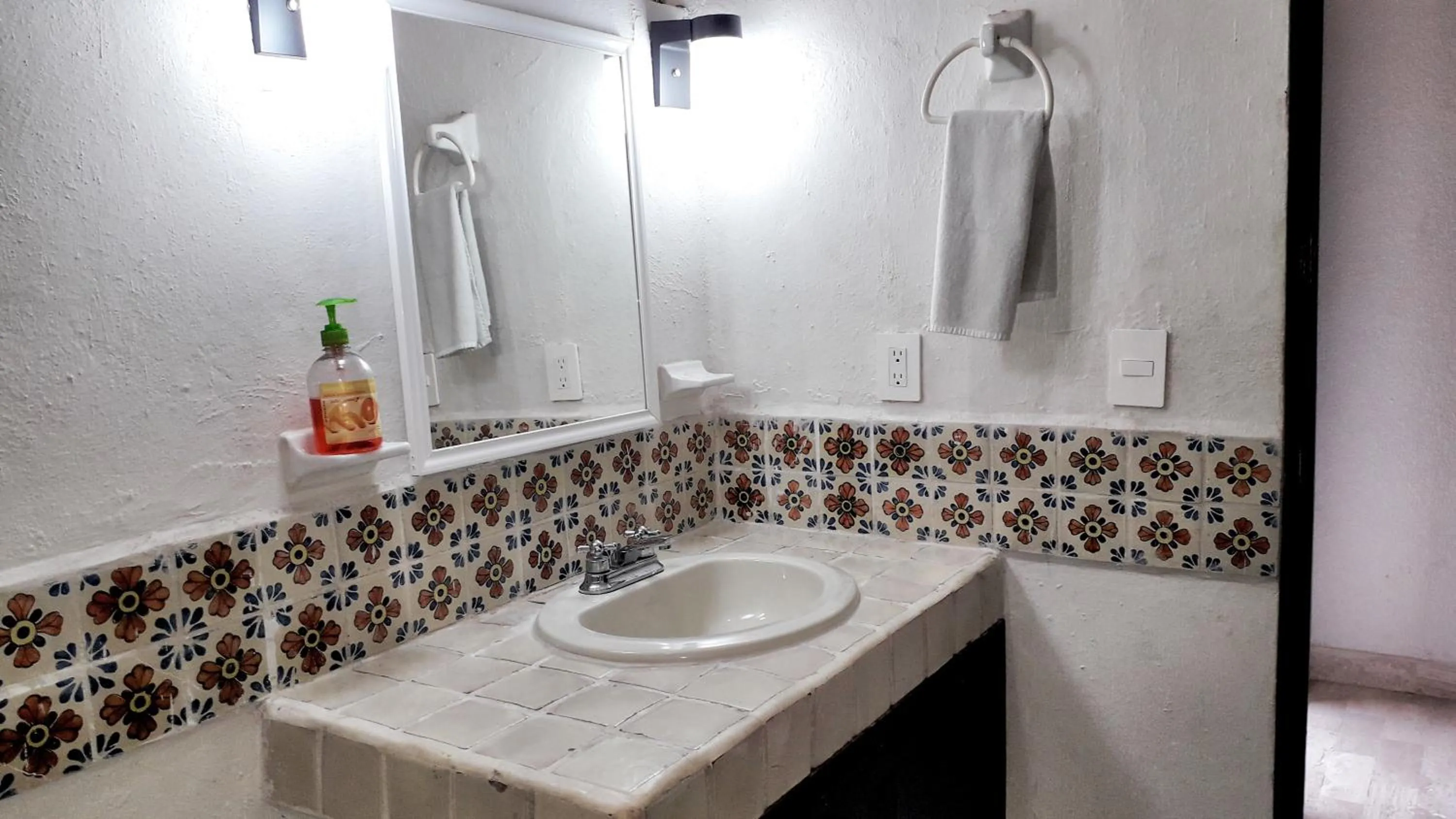 Bathroom in Solimar Inn Suites