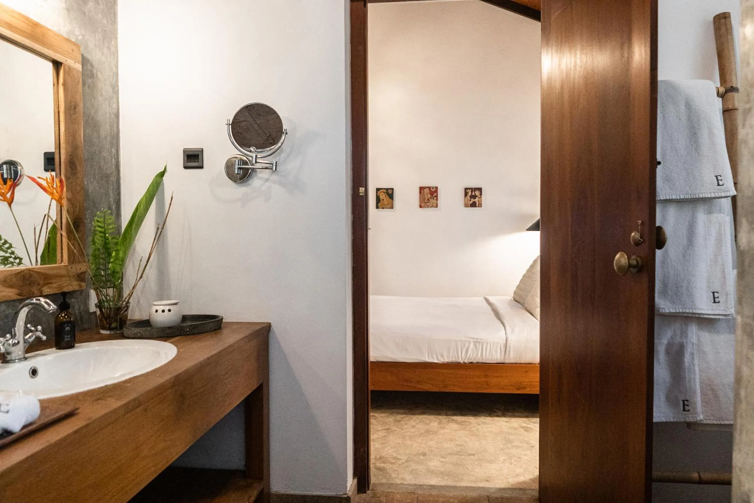 Bathroom, Bed in Eraeliya Villas & Gardens