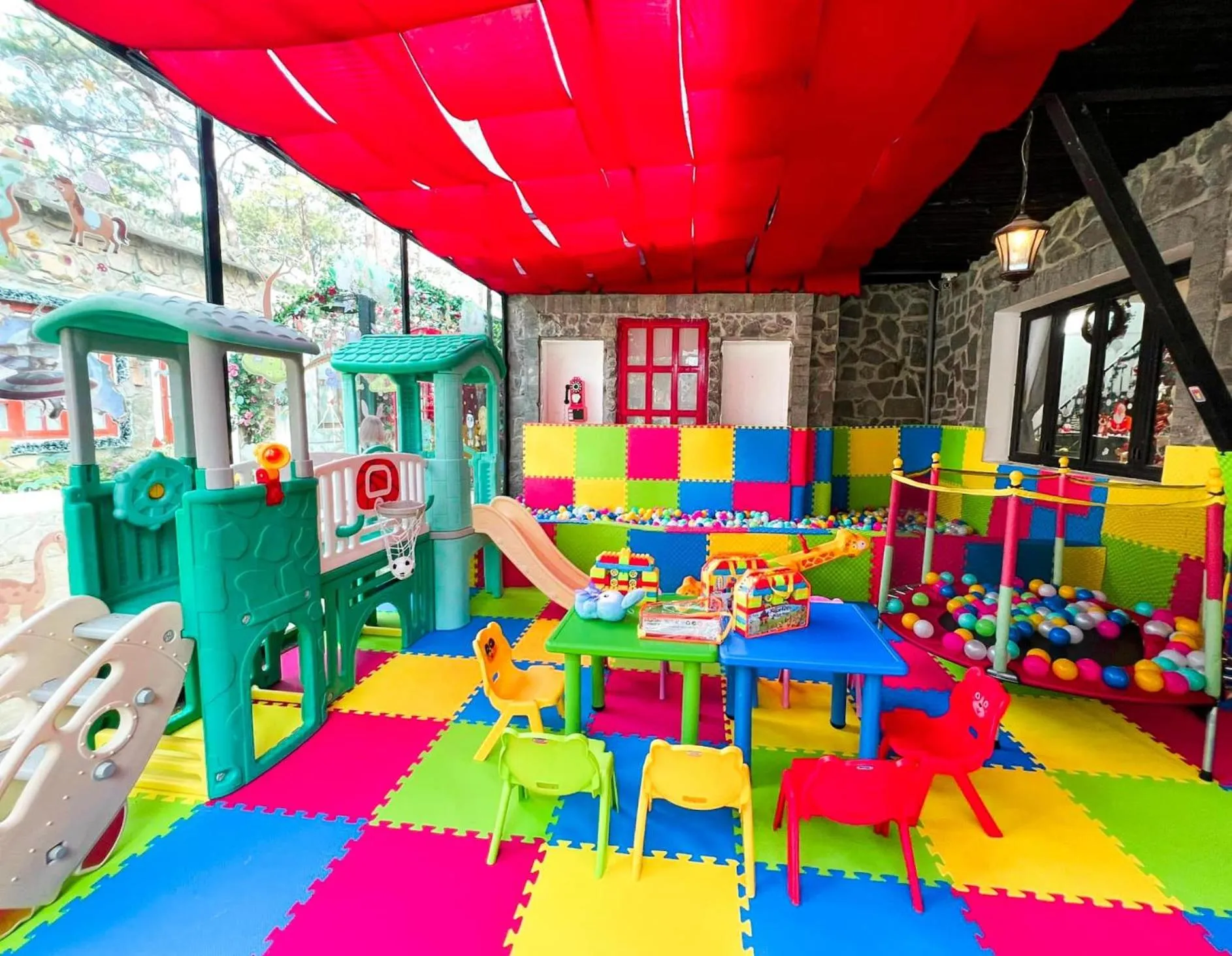 Children play ground in De Vivre Homestay Măng Đen