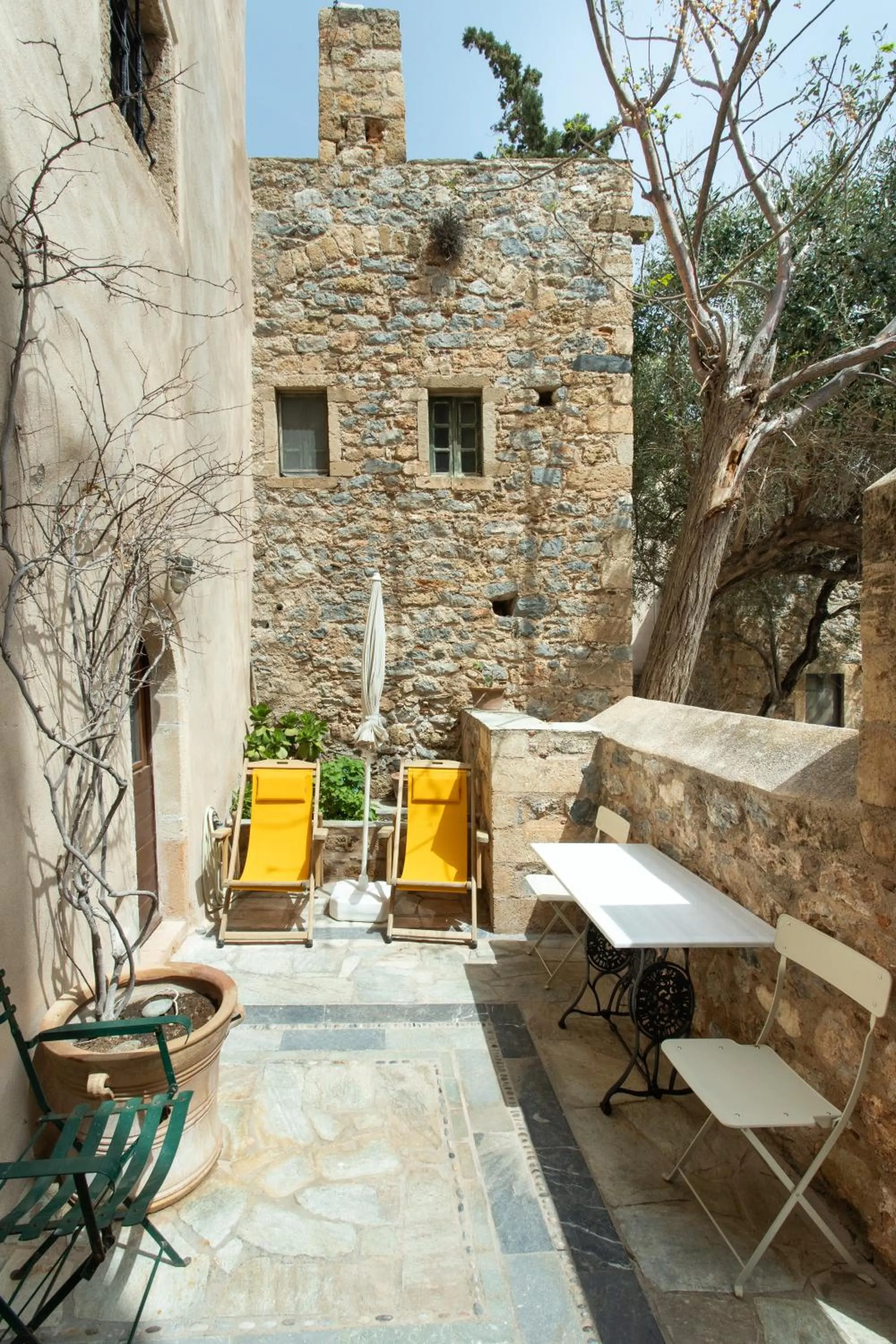Inner courtyard view in Dorovinis Monemvasia Castlehouses