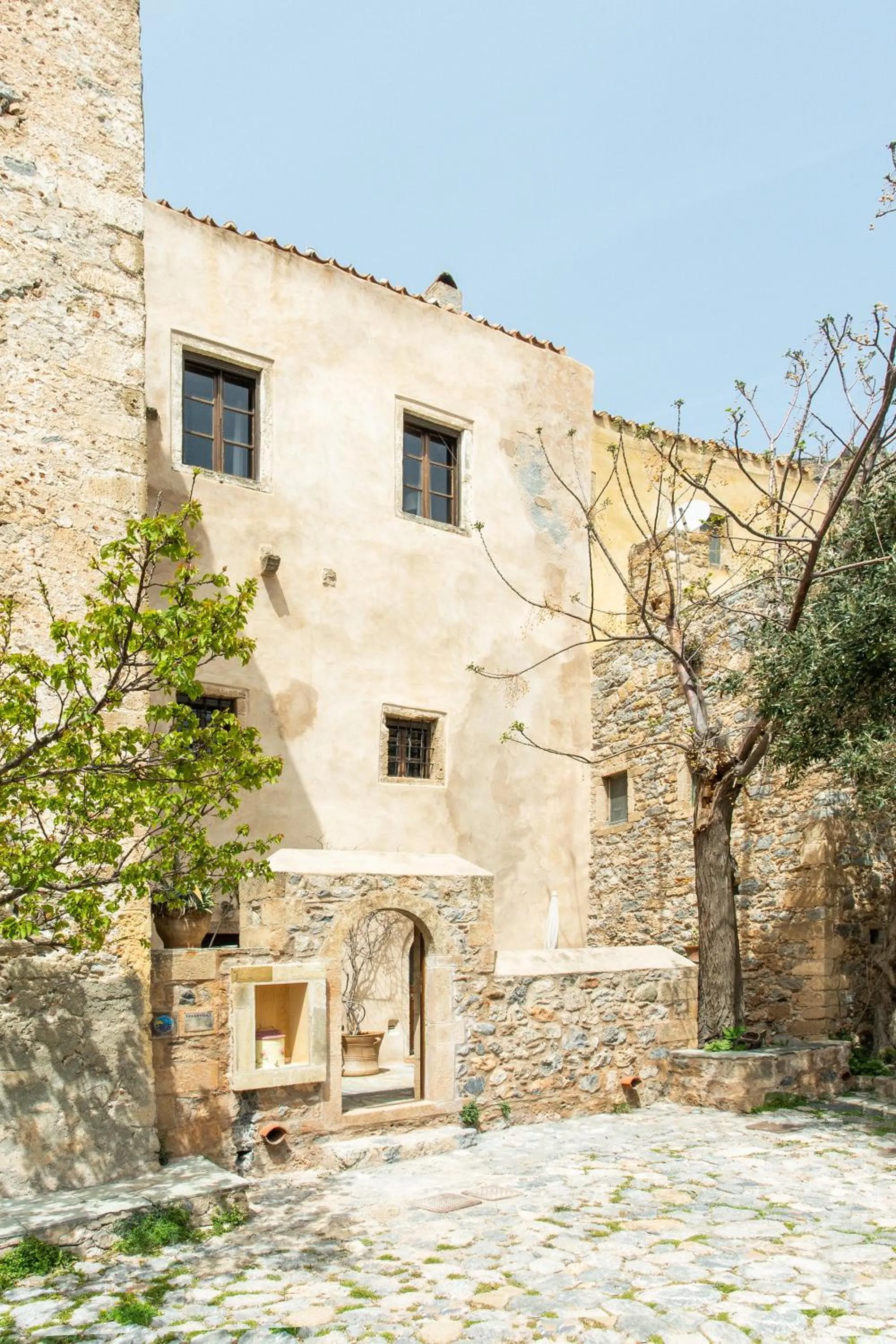 Property building in Dorovinis Monemvasia Castlehouses