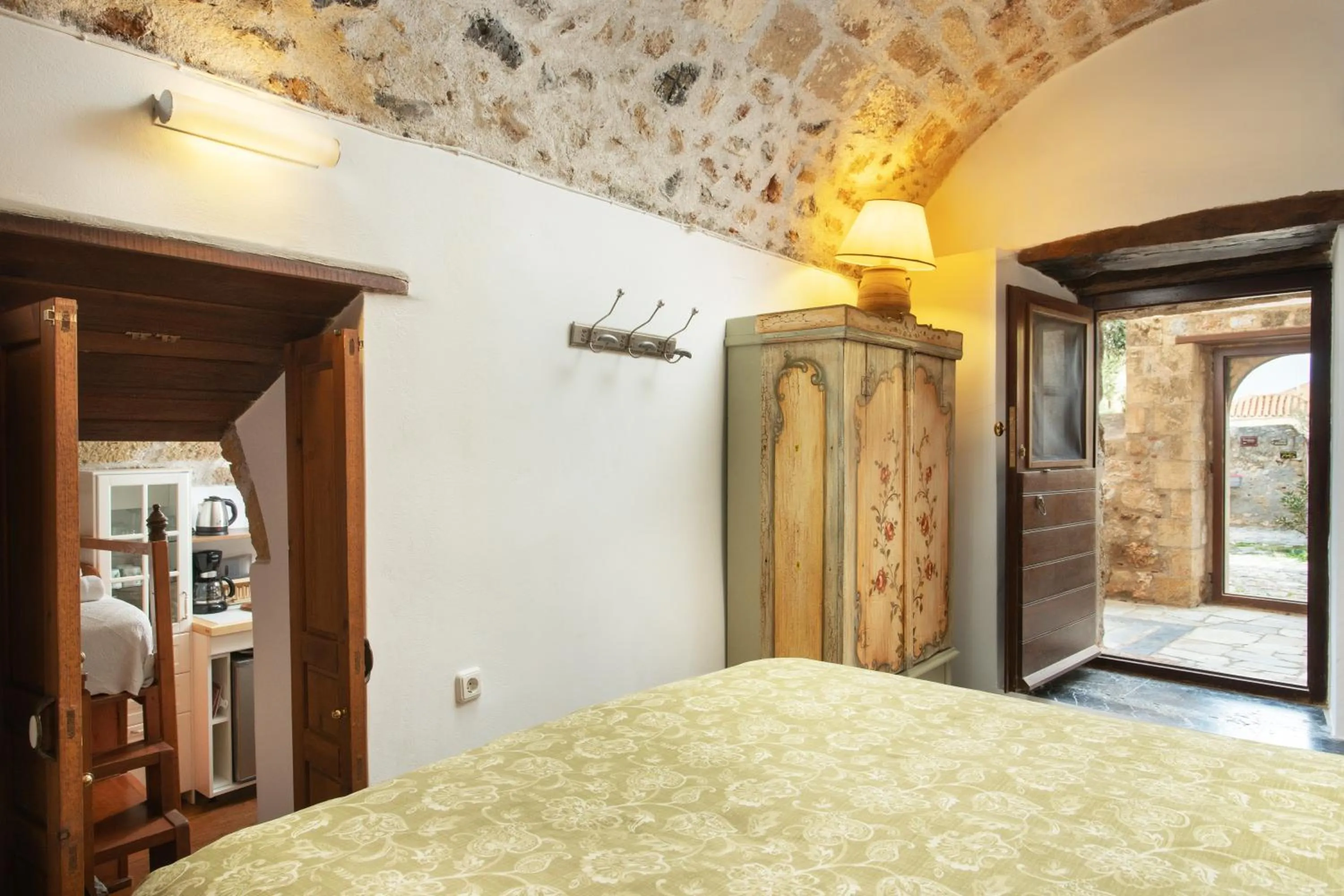 Bedroom, Bed in Dorovinis Monemvasia Castlehouses