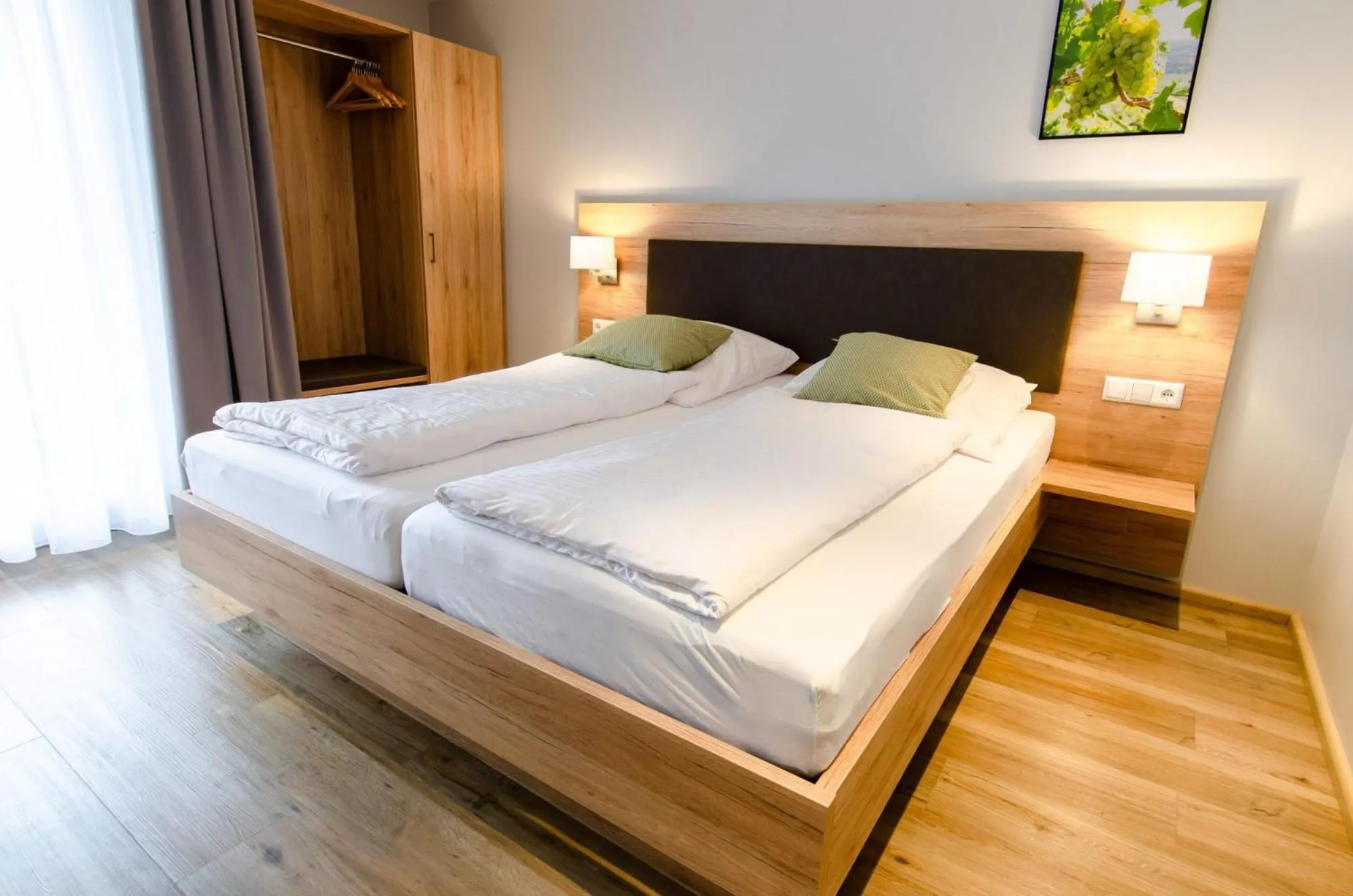 Living room, Bed in Appartements 'In Vino Veritas'