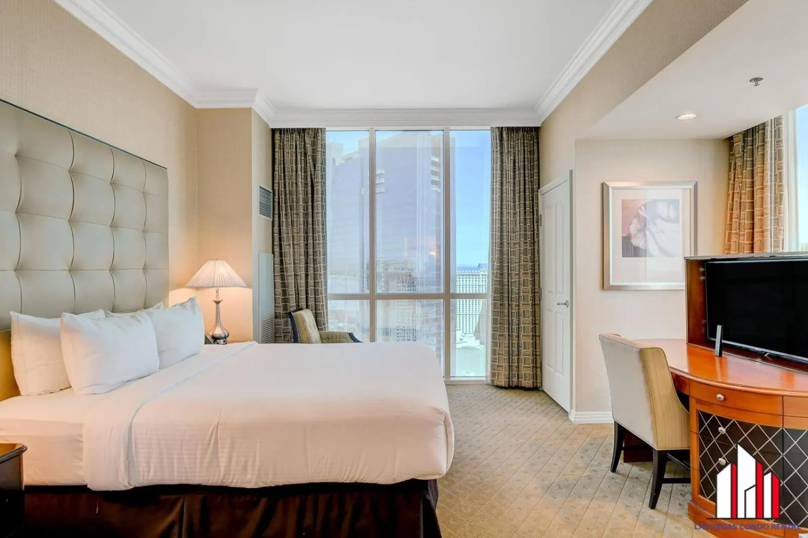 Bed in Signature 2Br3Ba F1 View Balcony Ste 34-819 and 21