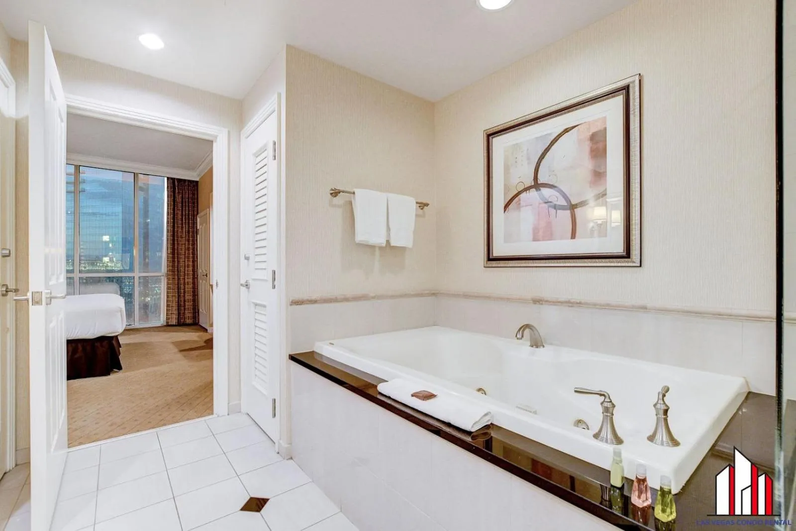 Bed in Signature 2Br3Ba F1 View Balcony Ste 34-819 and 21