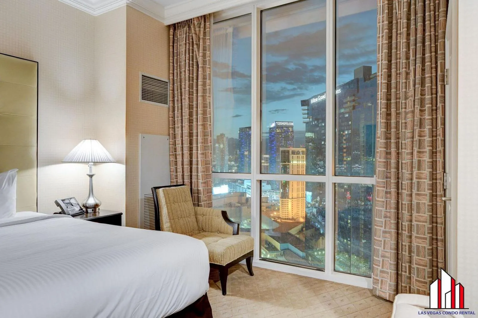 Bed in Signature 2Br3Ba F1 View Balcony Ste 34-819 and 21