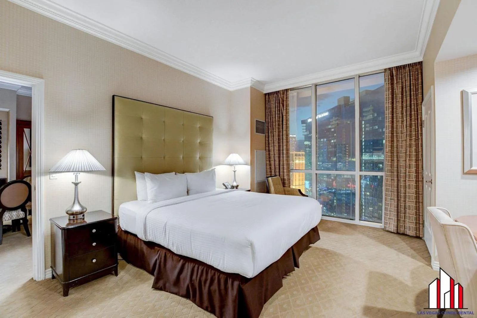 Bed in Signature 2Br3Ba F1 View Balcony Ste 34-819 and 21