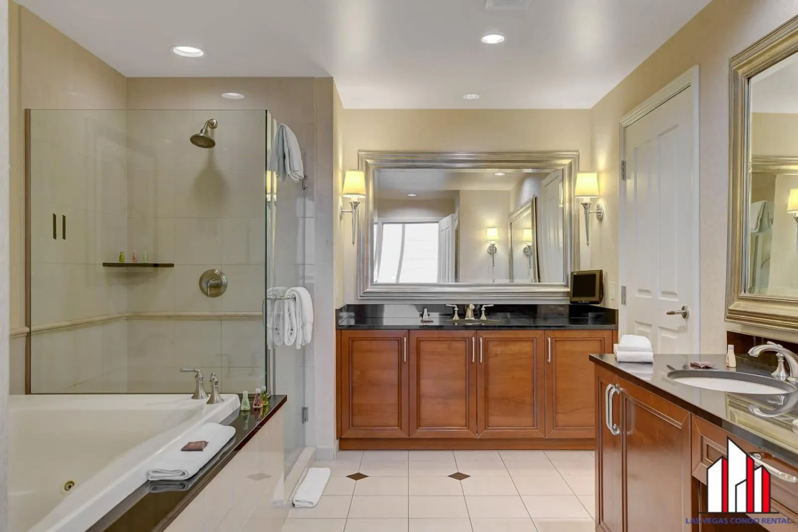 Signature 2Br3Ba F1 View Balcony Ste 34-819 and 21