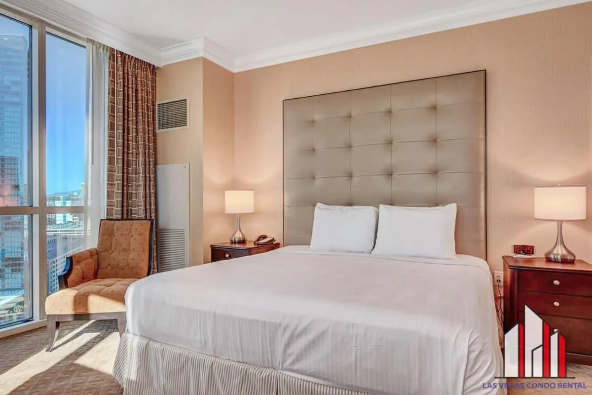 Bed in Signature 2Br3Ba F1 View Balcony Ste 21-701 and 03