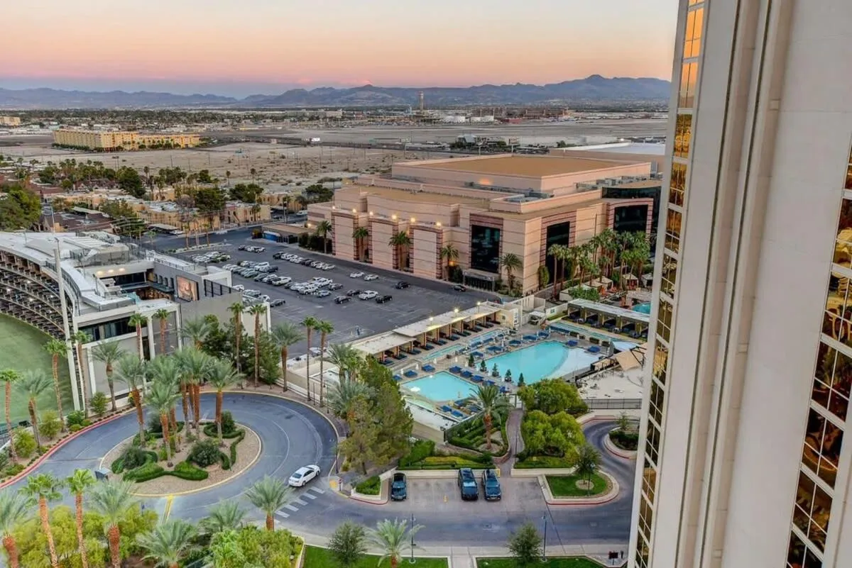 Signature 2Br3Ba balcony combo units 16-702 and 04