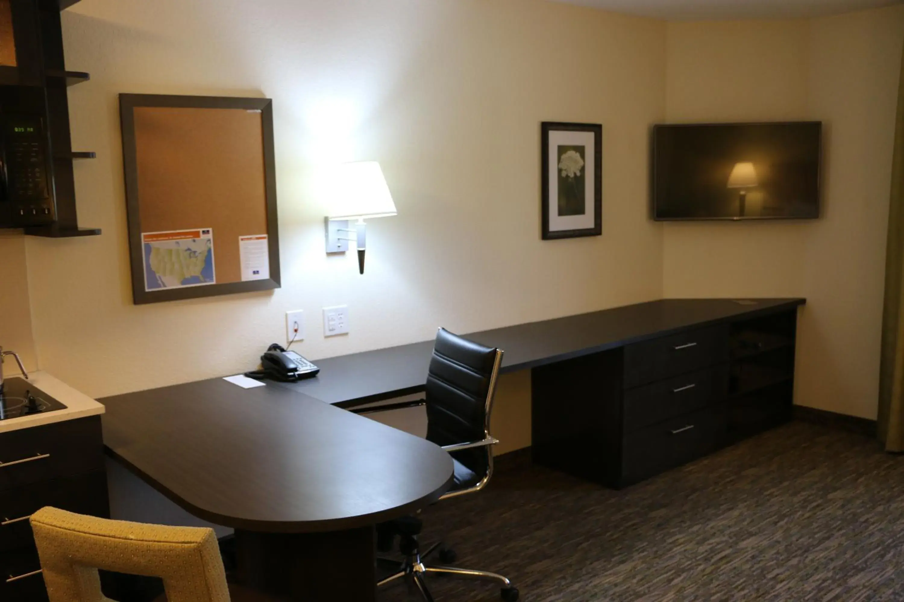 Queen Studio Suite in Candlewood Suites Bloomington by IHG Queen Studio Suite in Candlewood Suites Bloomington by IHG