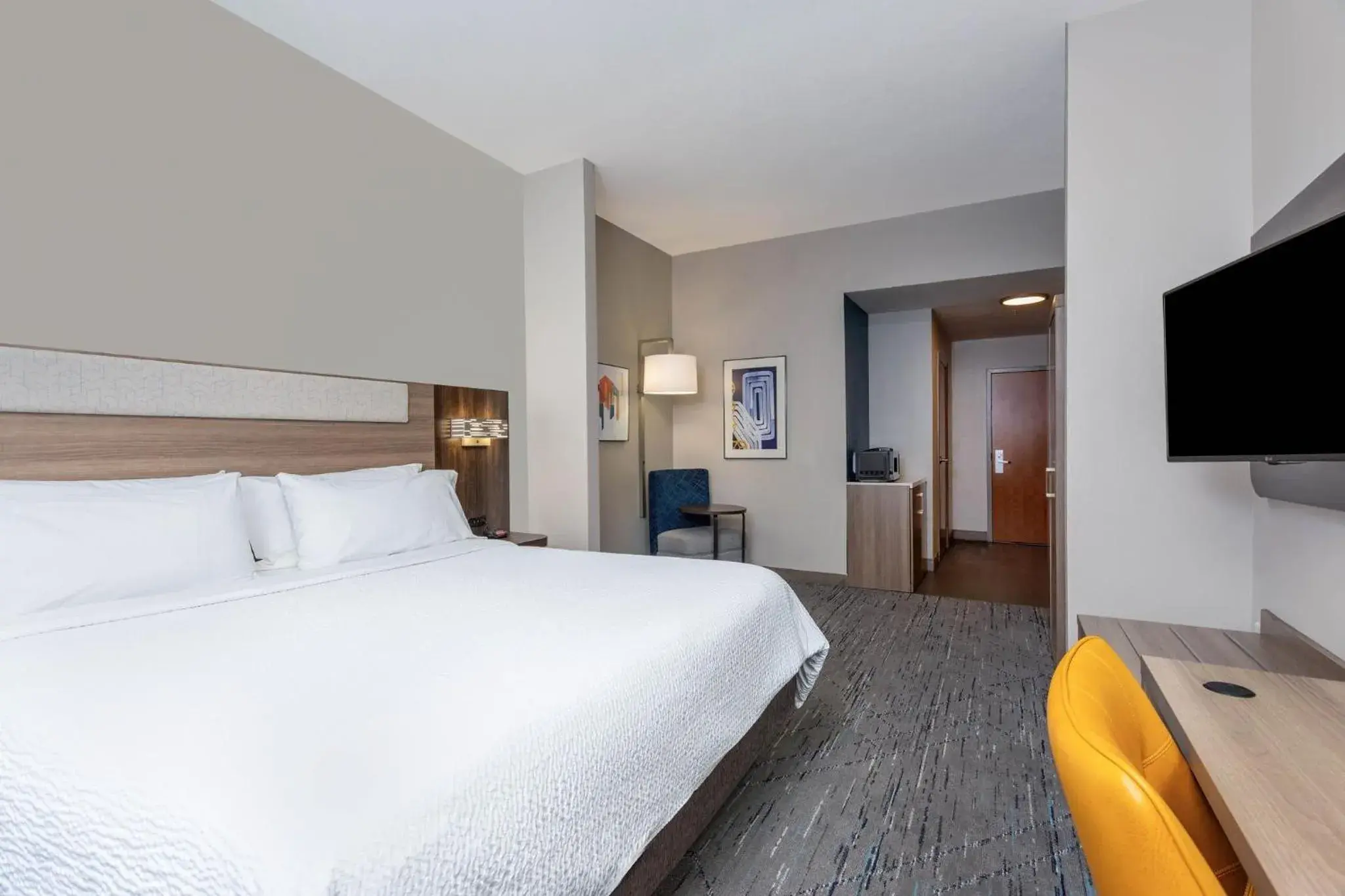 Standard King Room with Roll-in Shower - Mobility Accessible in Holiday Inn Express & Suites Lantana by IHG Standard King Room with Roll-in Shower - Mobility Accessible in Holiday Inn Express & Suites Lantana by IHG