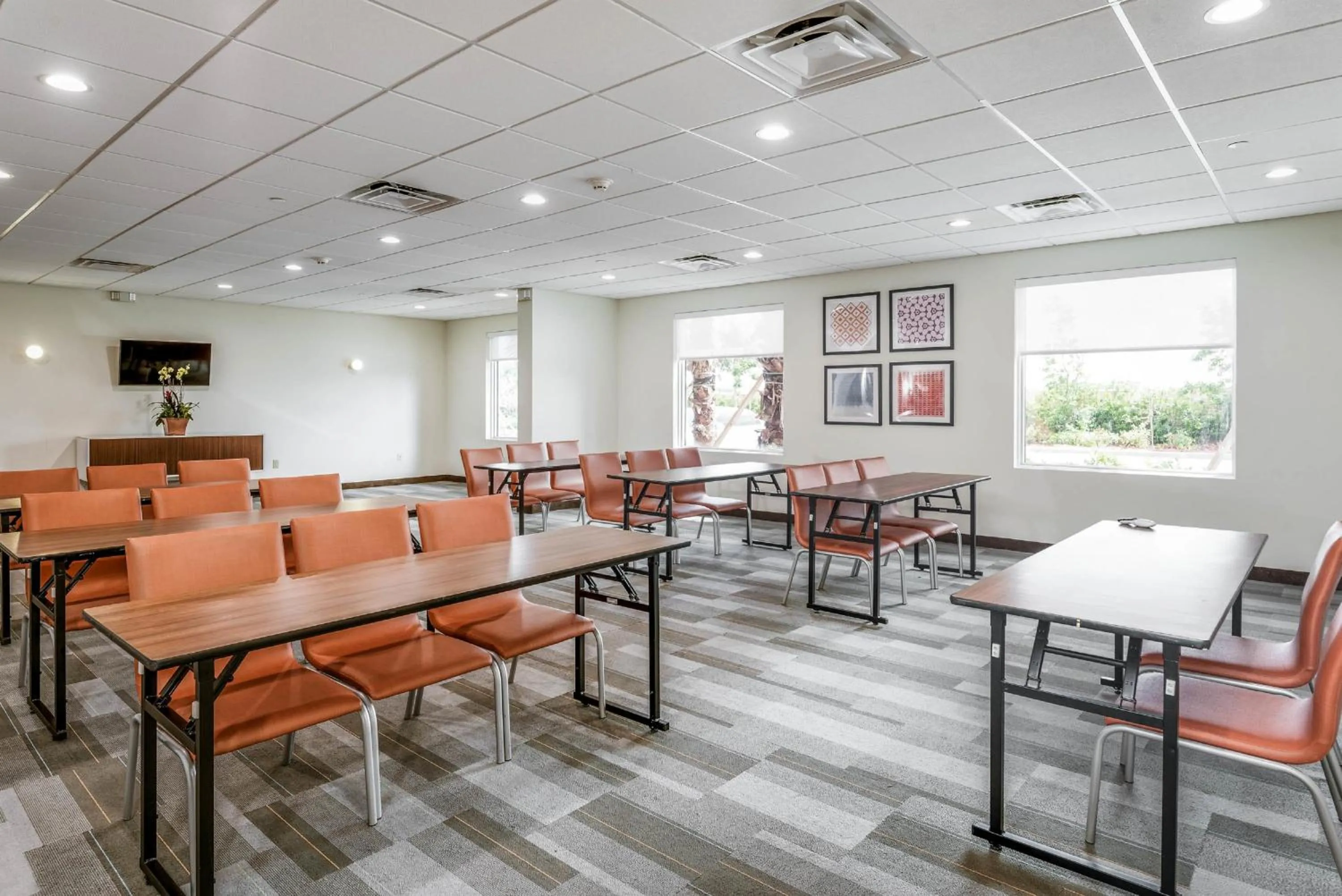 Meeting/conference room in Holiday Inn Express & Suites Lantana by IHG