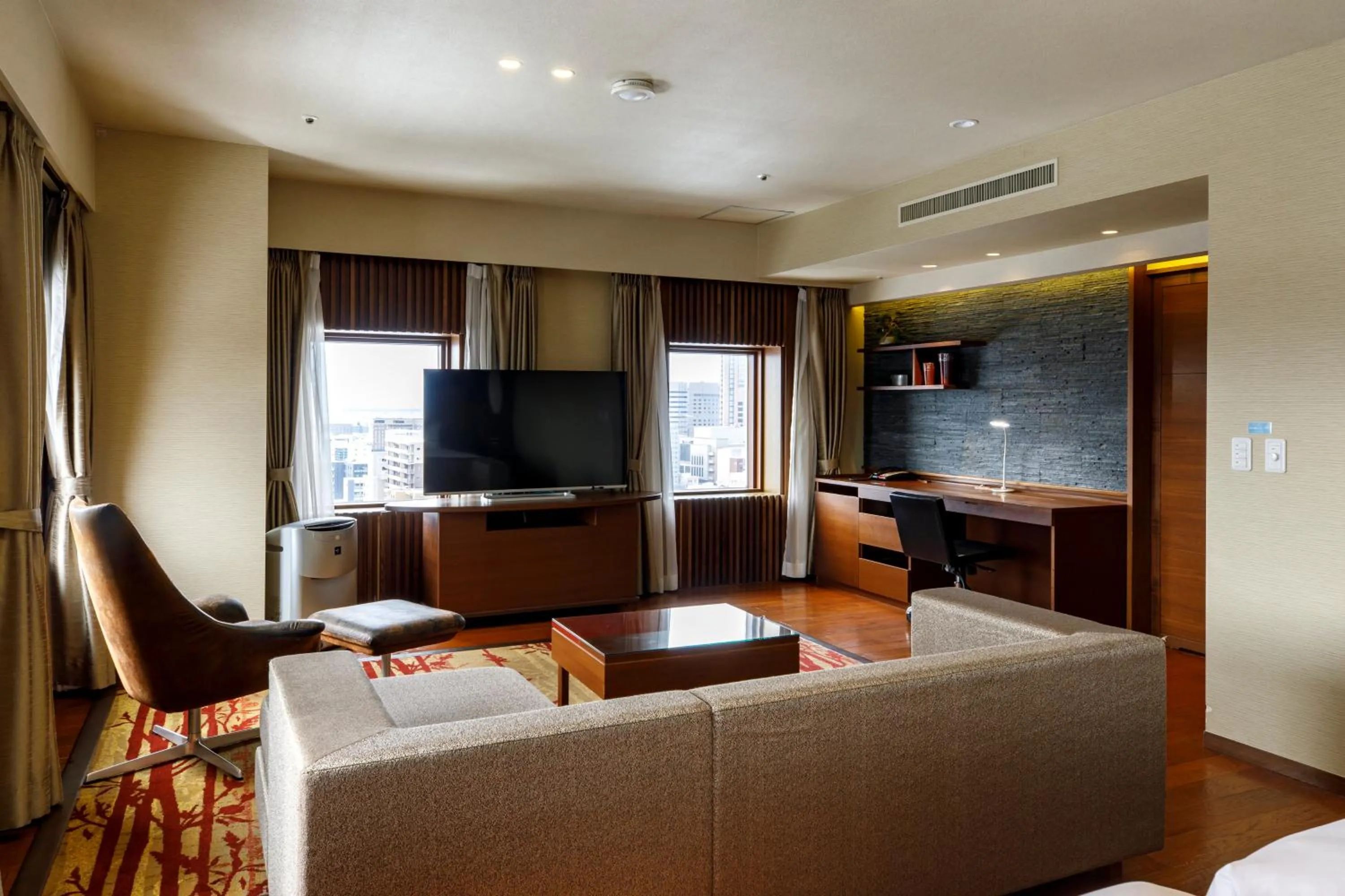 Photo of the whole room in ANA Holiday Inn Kanazawa Sky by IHG