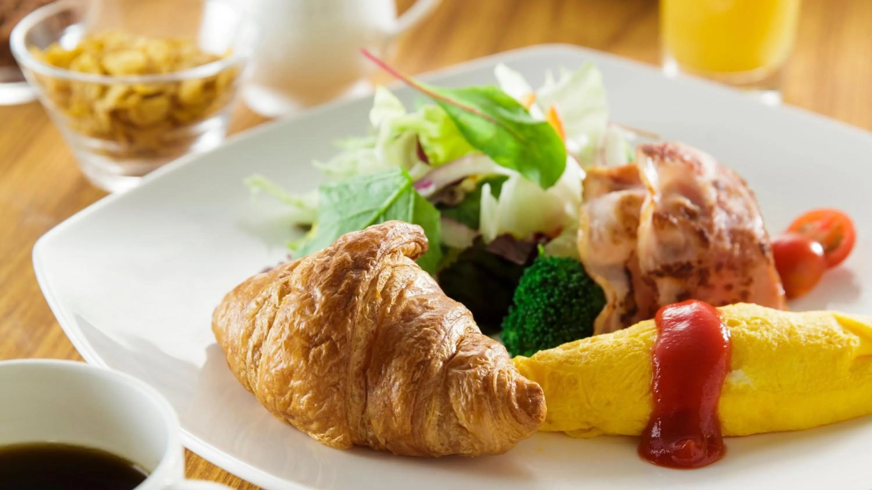 Restaurant/places to eat in ANA Holiday Inn Kanazawa Sky by IHG