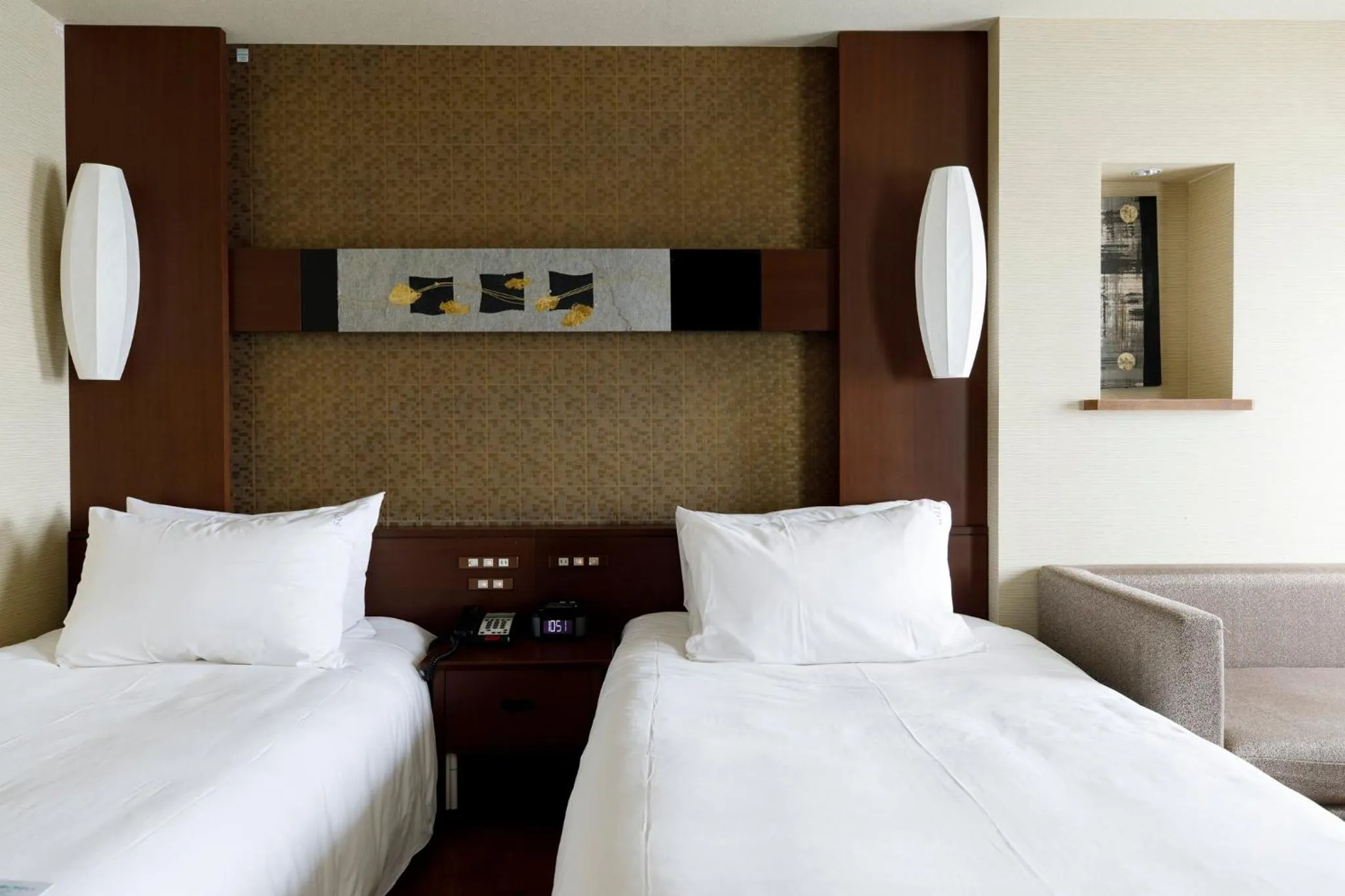 Photo of the whole room, Bed in ANA Holiday Inn Kanazawa Sky by IHG