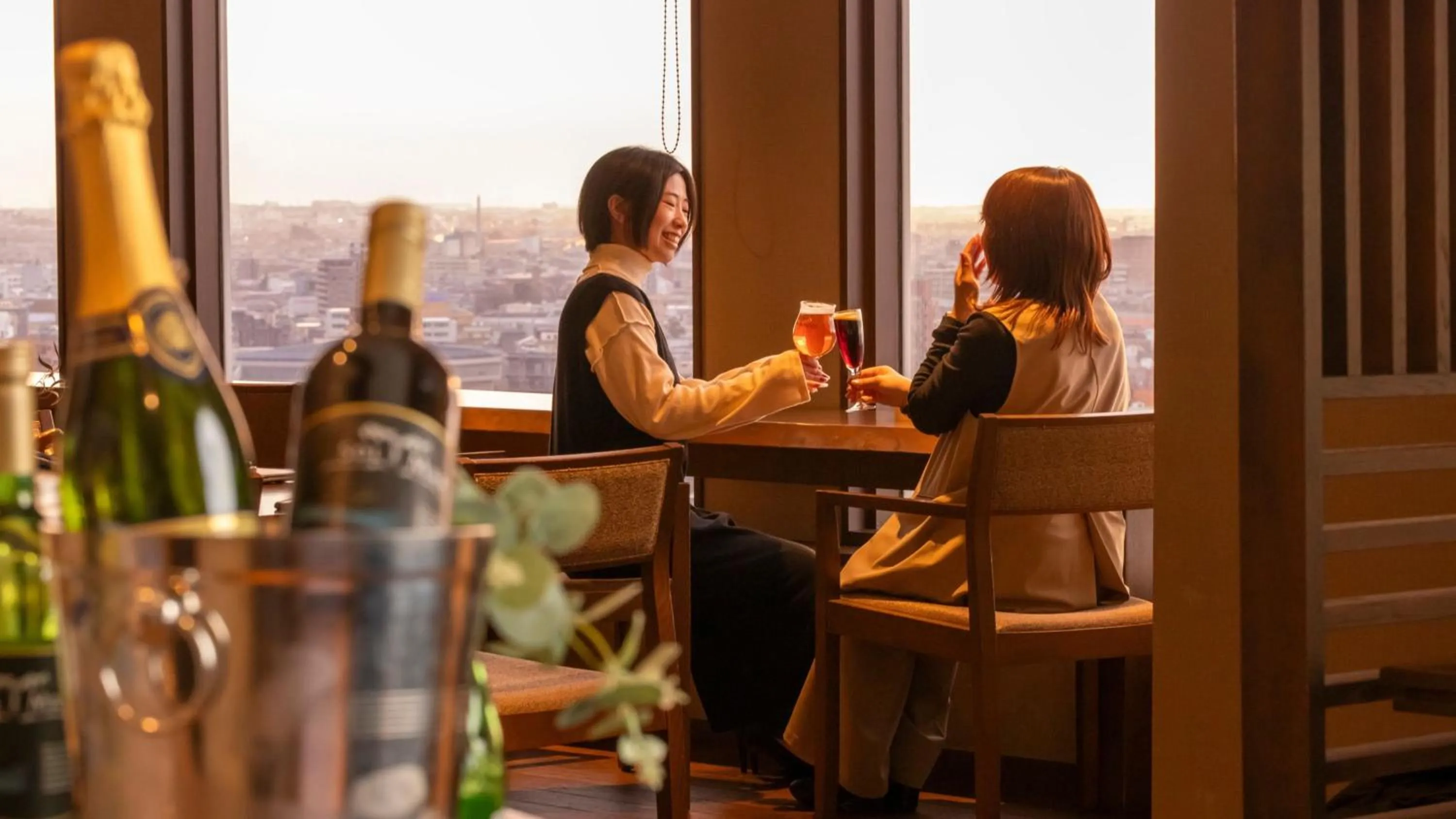 Lounge or bar in ANA Holiday Inn Kanazawa Sky by IHG