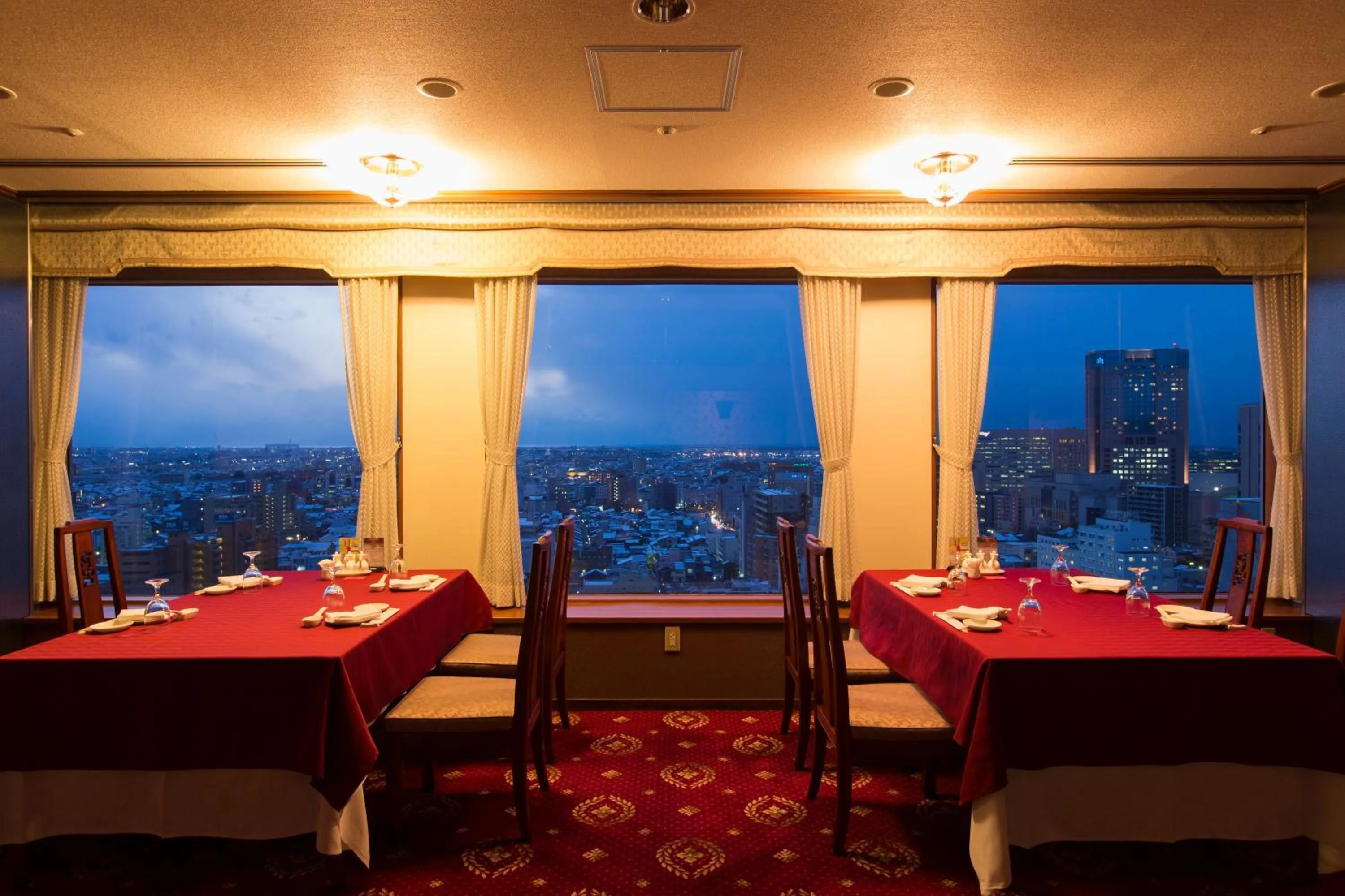 Restaurant/places to eat in ANA Holiday Inn Kanazawa Sky by IHG
