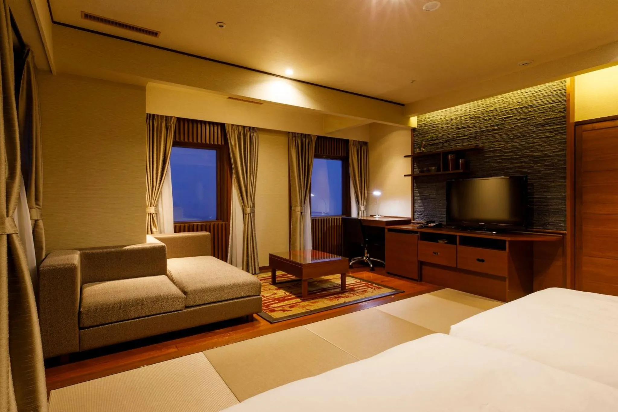Photo of the whole room, Bed in ANA Holiday Inn Kanazawa Sky by IHG