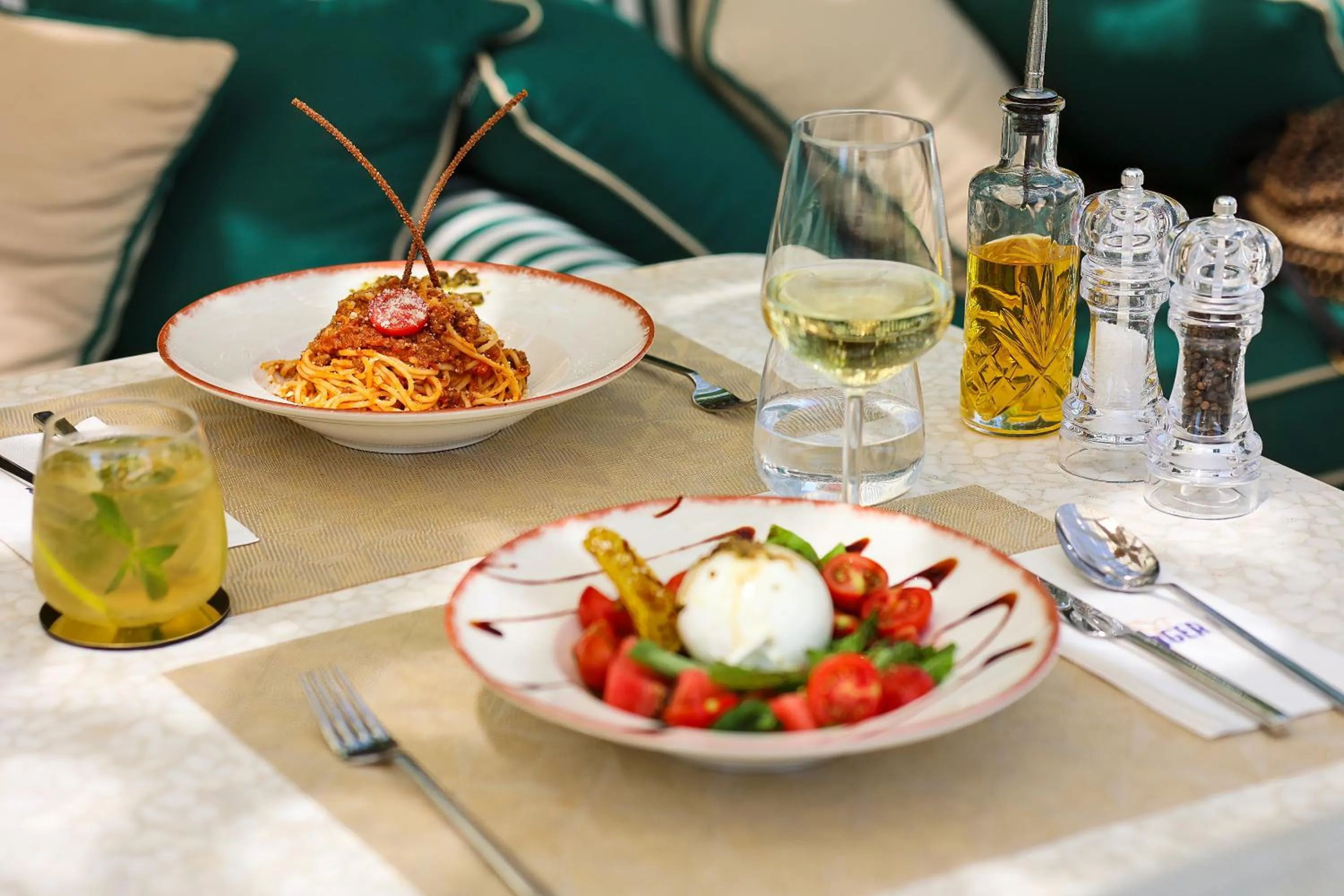 Restaurant/places to eat in Voger Alaçatı Prive