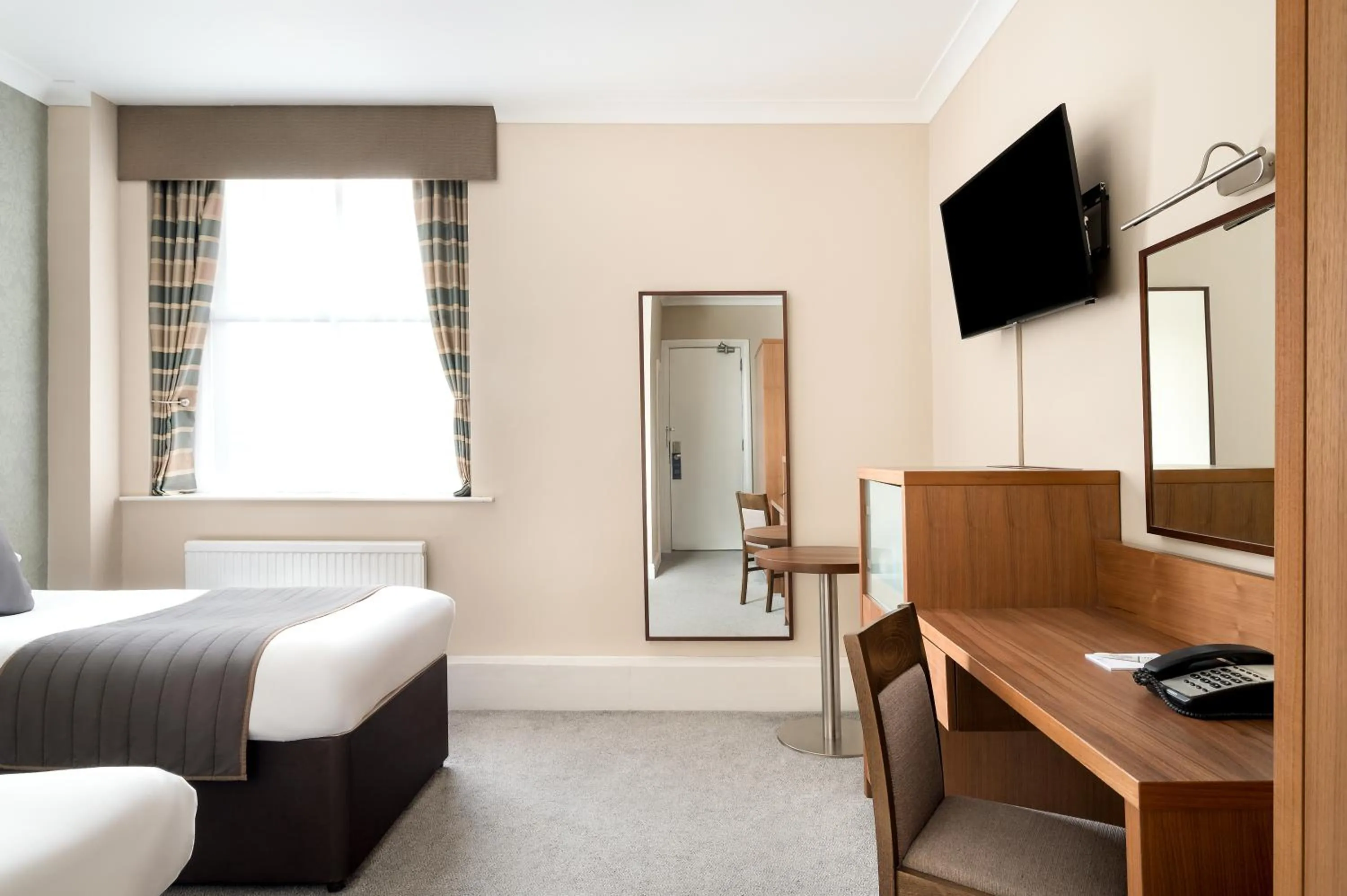 Bedroom, Bed in Royal Station Hotel- Part of the Cairn Collection