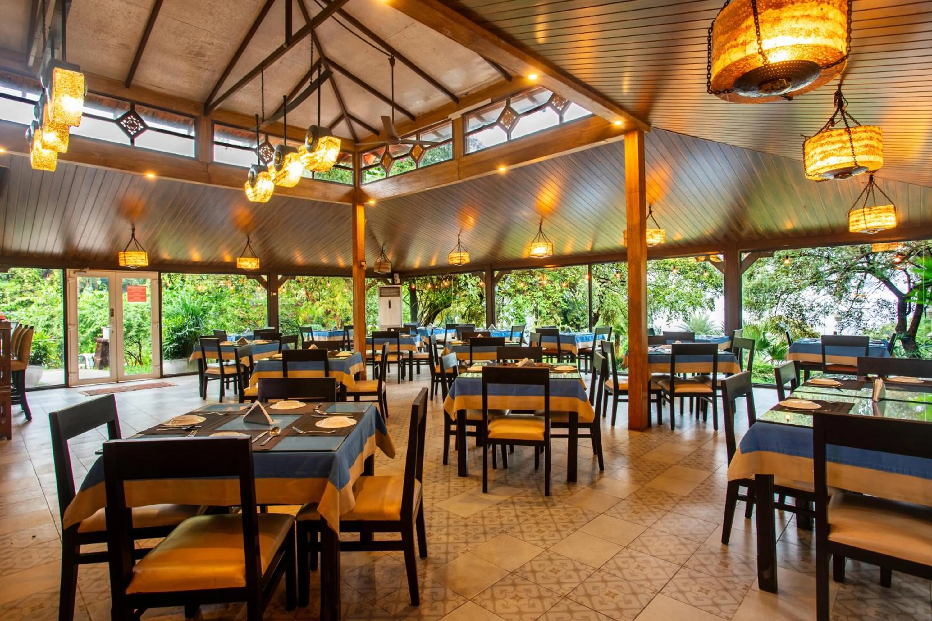 Restaurant/places to eat in Stone Water Eco Resort