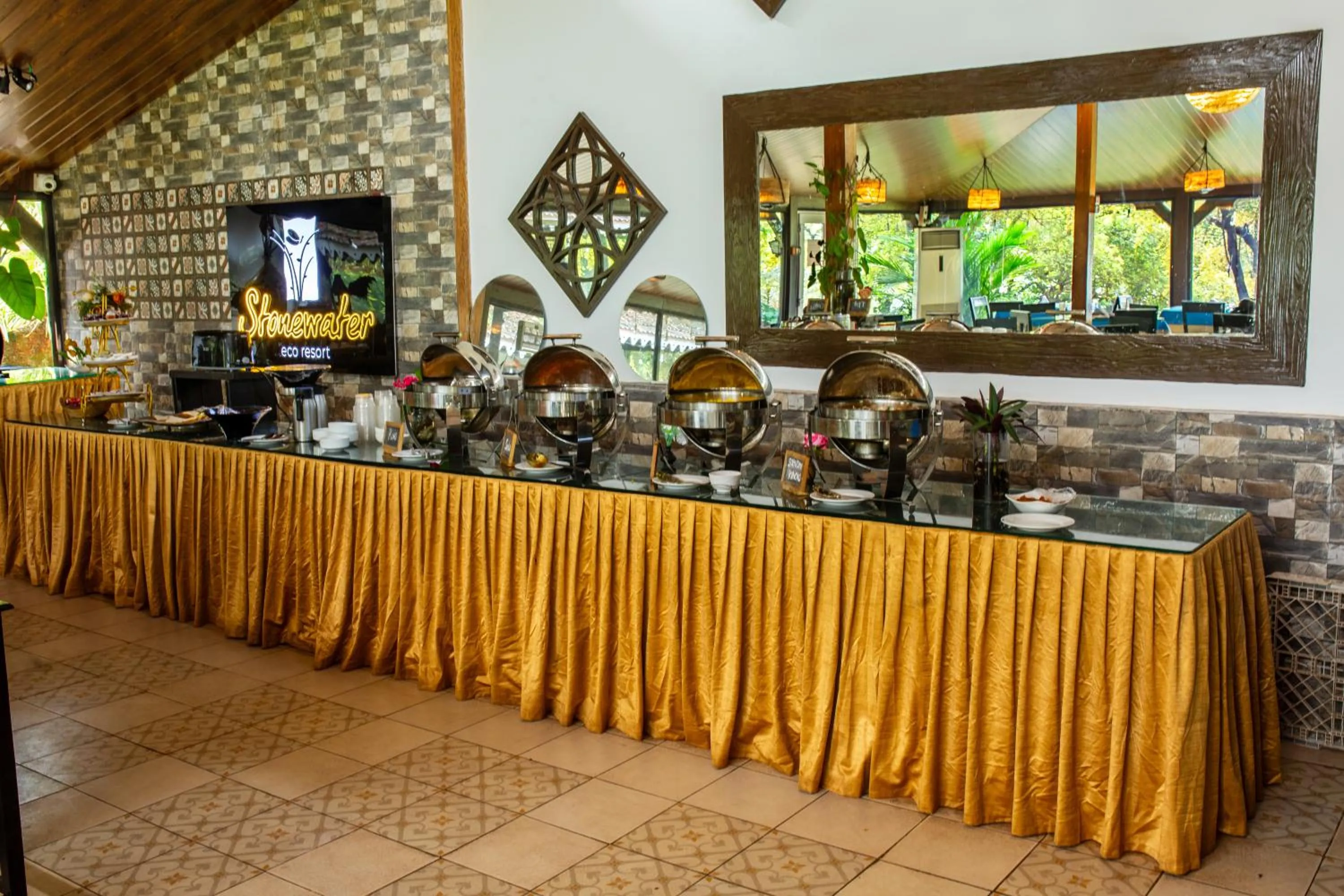 Restaurant/places to eat in Stone Water Eco Resort