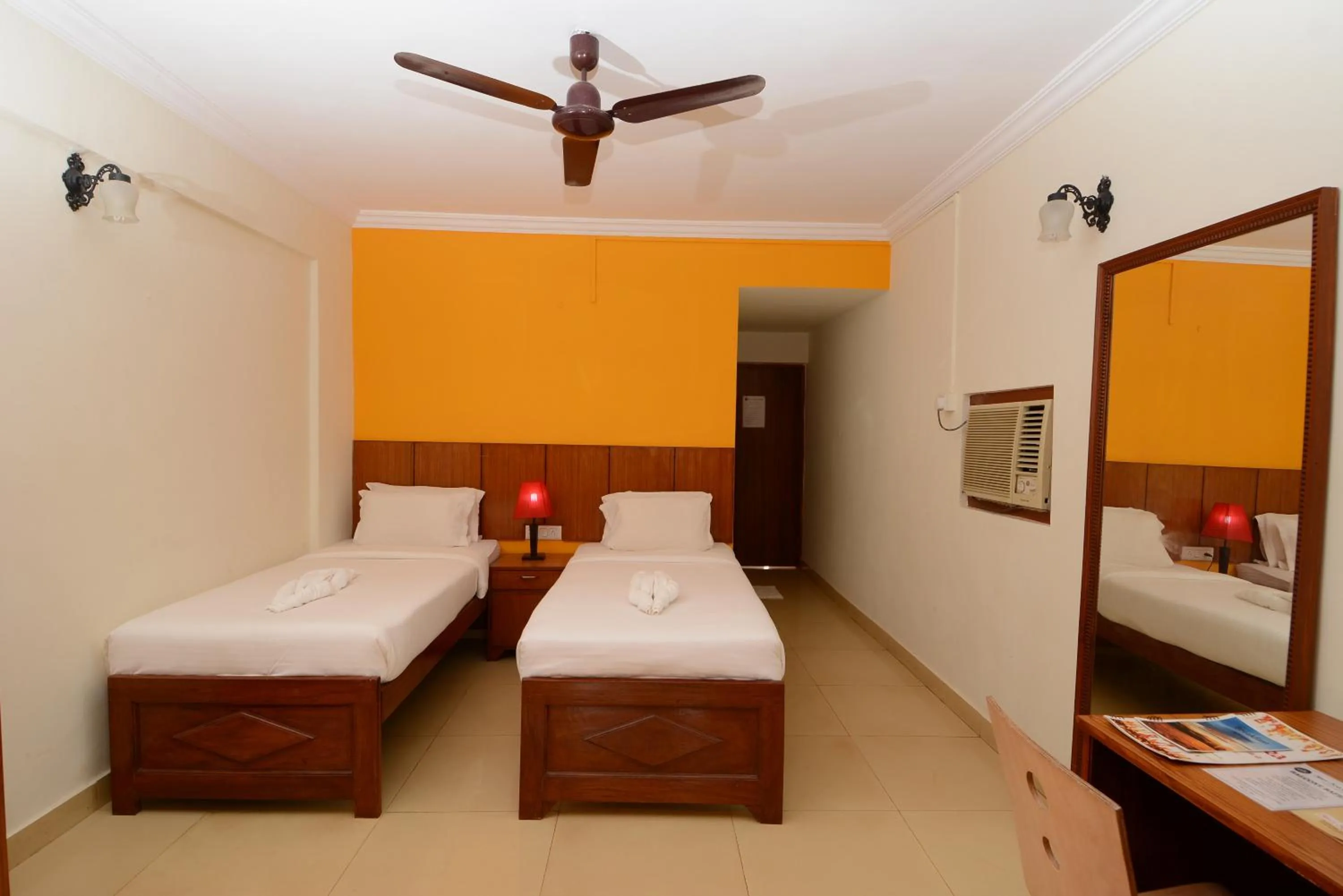 Bedroom, Bed in Silver Sands Sunshine - Angaara